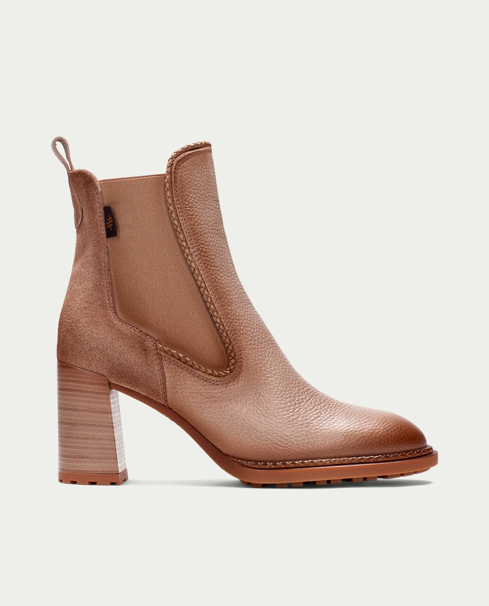 Imagen 0 de Botines tipo chelsea de mujer de piel con tacón Topo