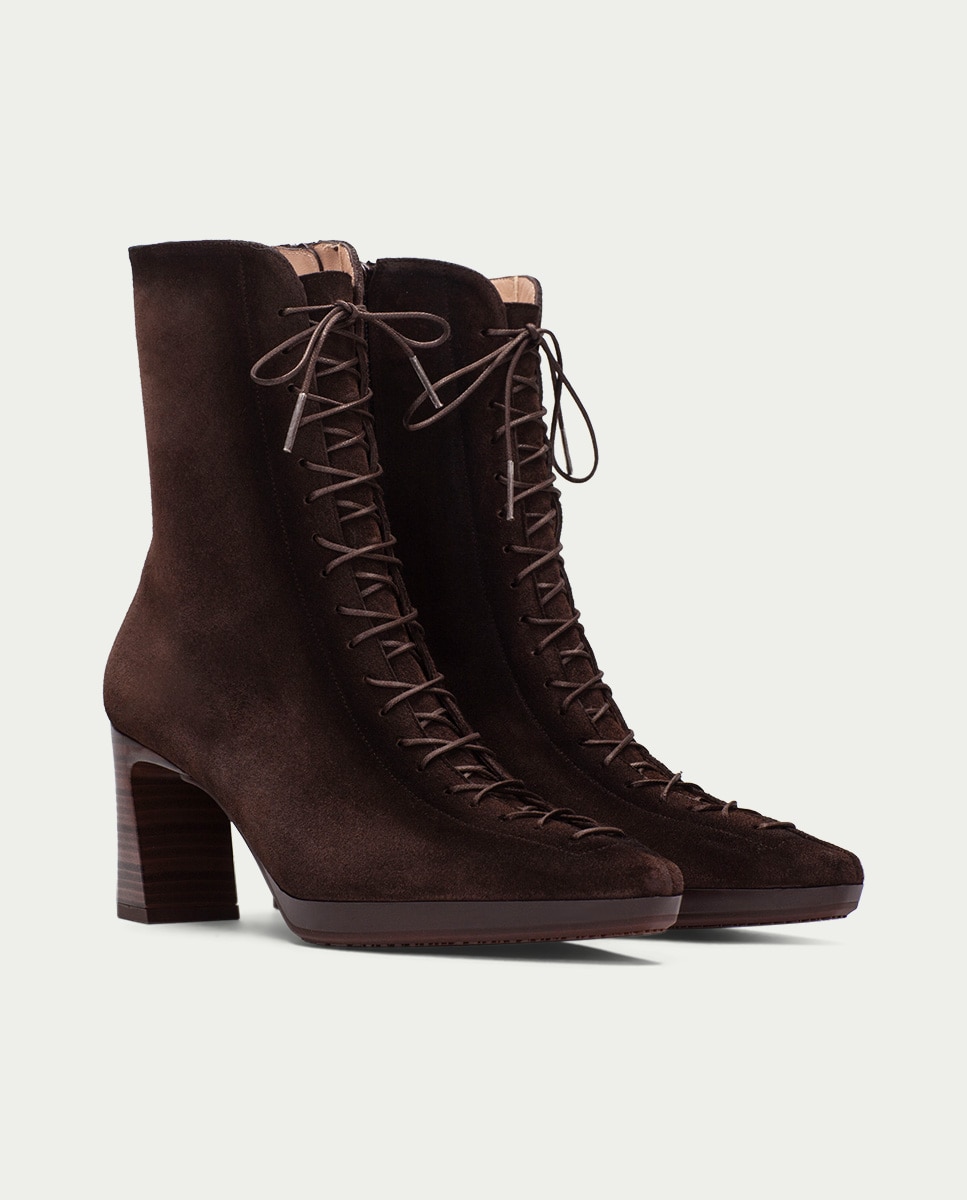 Imagen 2 de Botines de tacón de mujer de piel tipo corsé - Hispanitas - Marrón Marrón