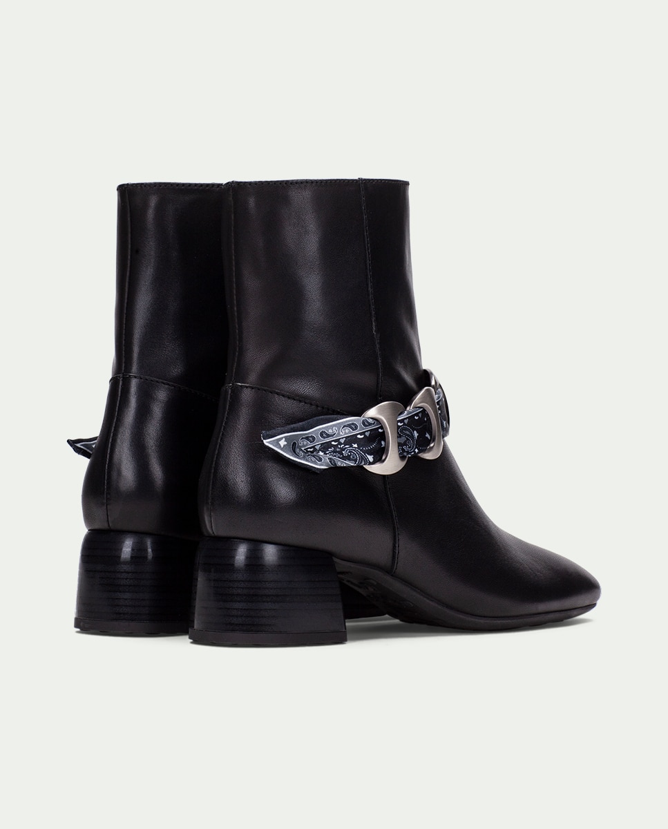 Botines de mujer de piel con detalle de cadena con pañuelo - Hispanitas - Negro Negro-4