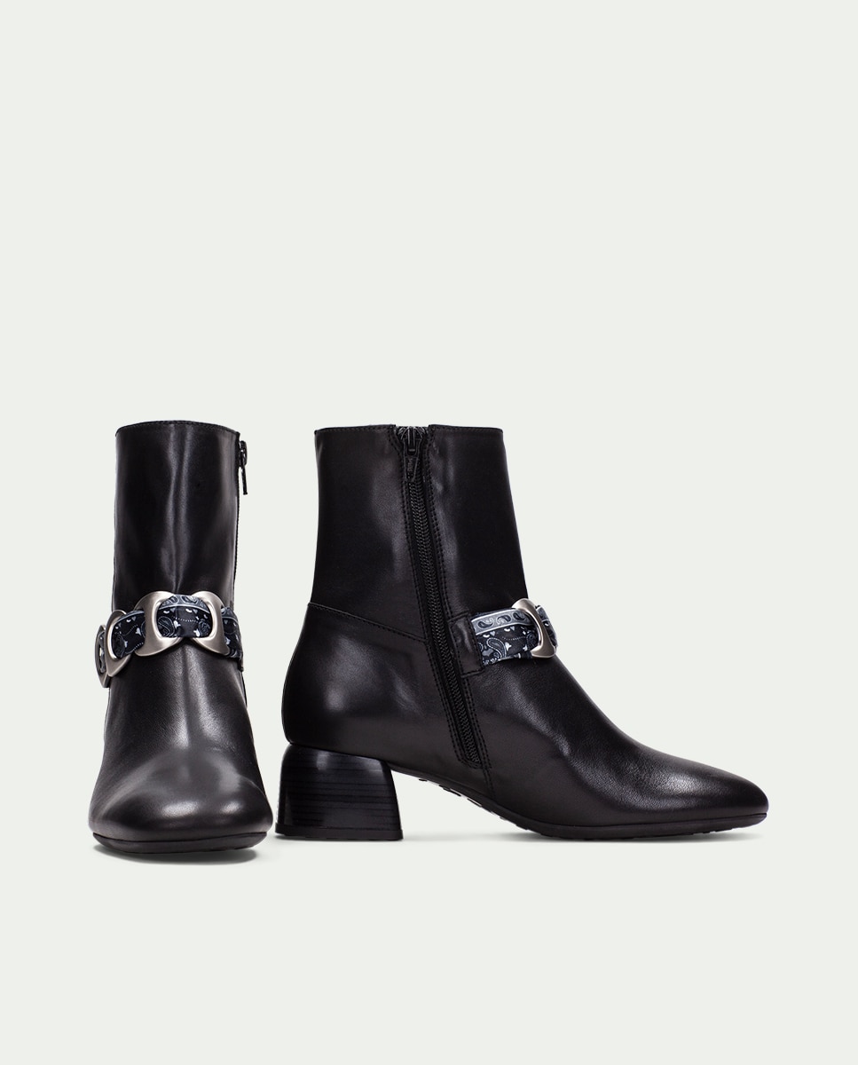 Botines de mujer de piel con detalle de cadena con pañuelo - Hispanitas - Negro Negro-5