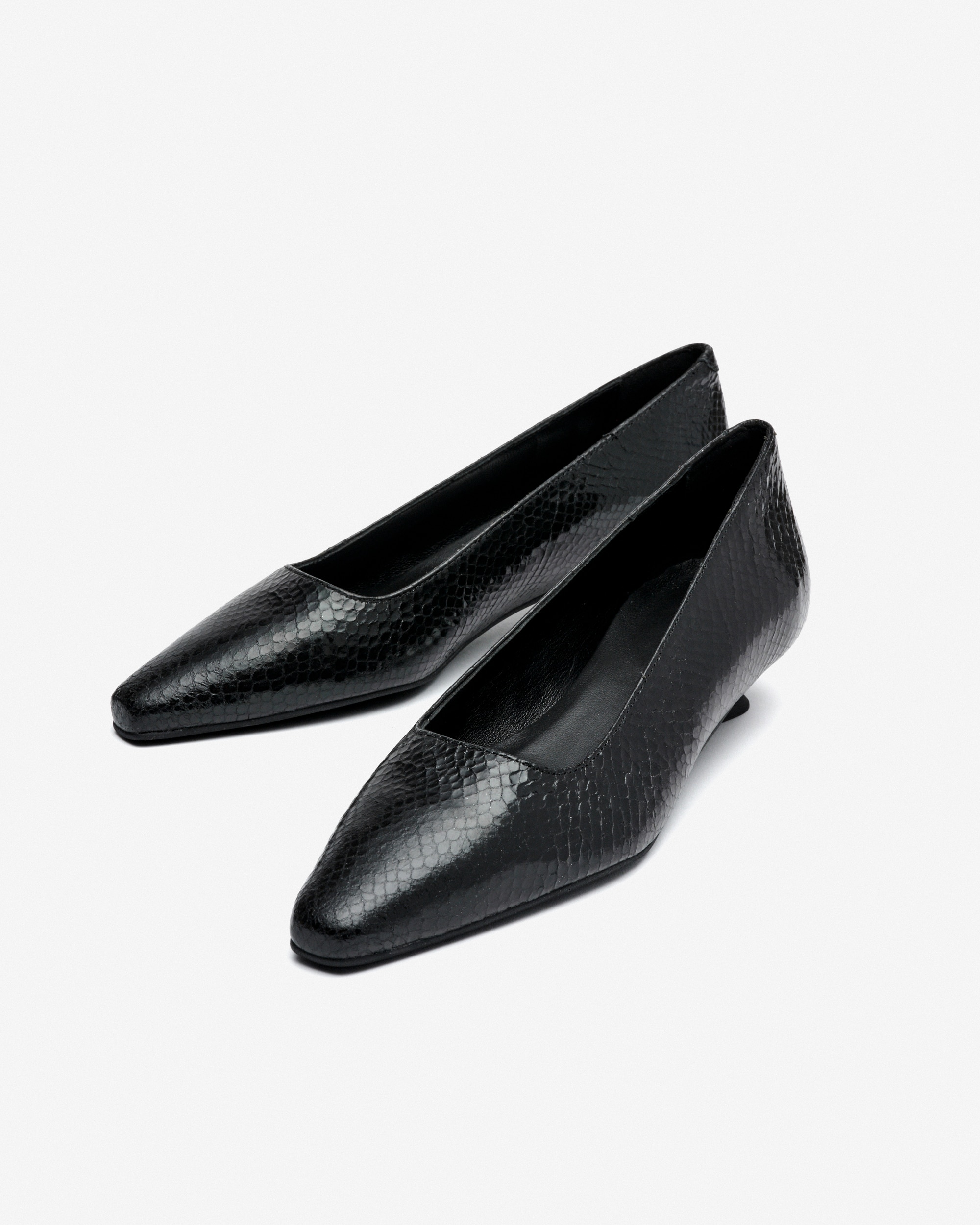 Zapatos de salón de mujer con tacón bajo y punta fina - Pedro Miralles - Negro Negro-3