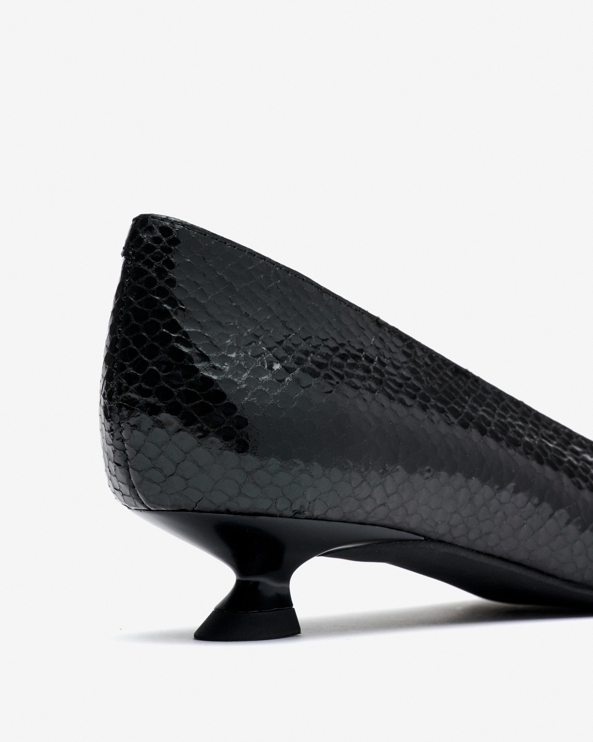 Zapatos de salón de mujer con tacón bajo y punta fina - Pedro Miralles - Negro Negro-2