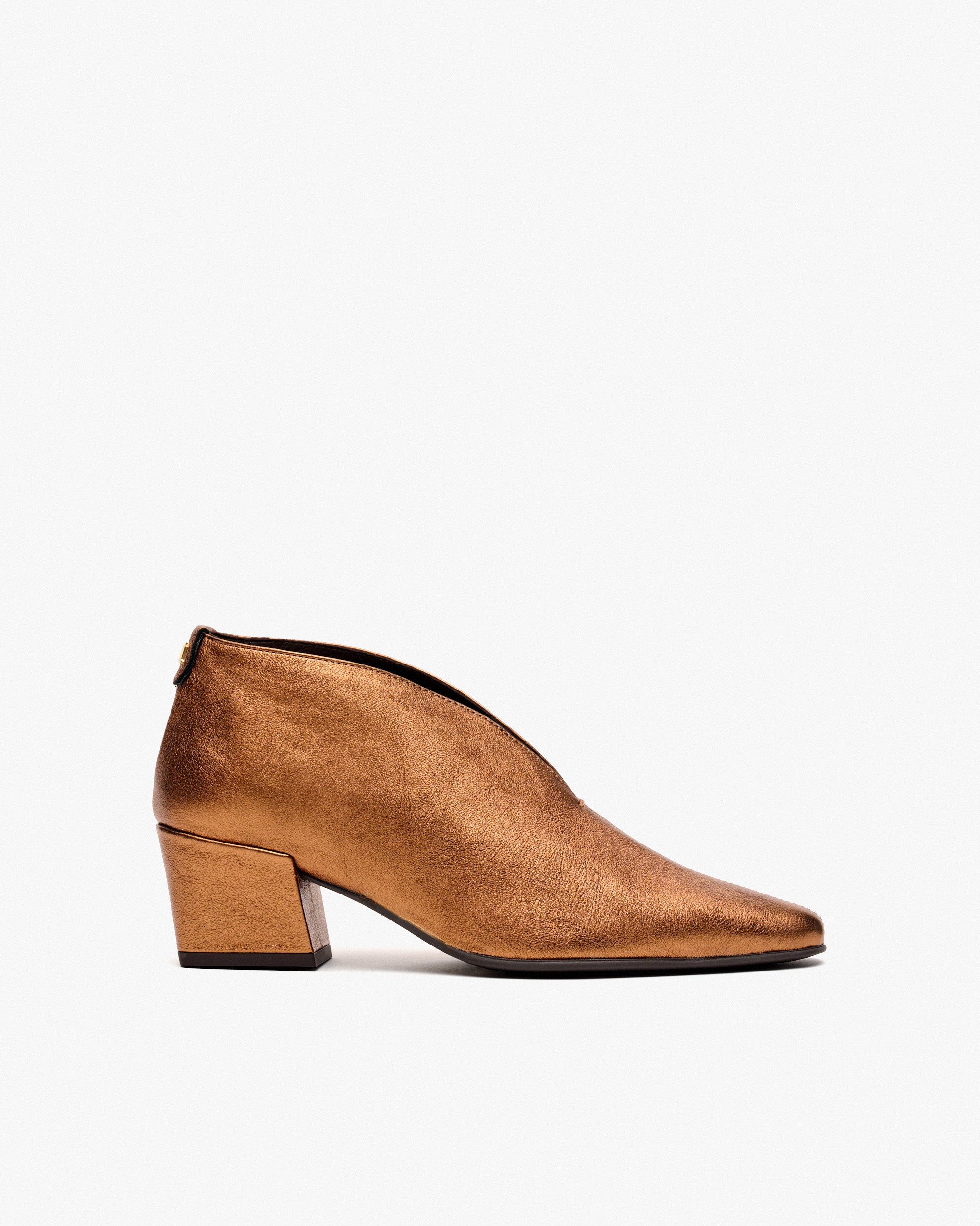 Pedro Miralles - Botines de mujer con abertura frontal y tacón.