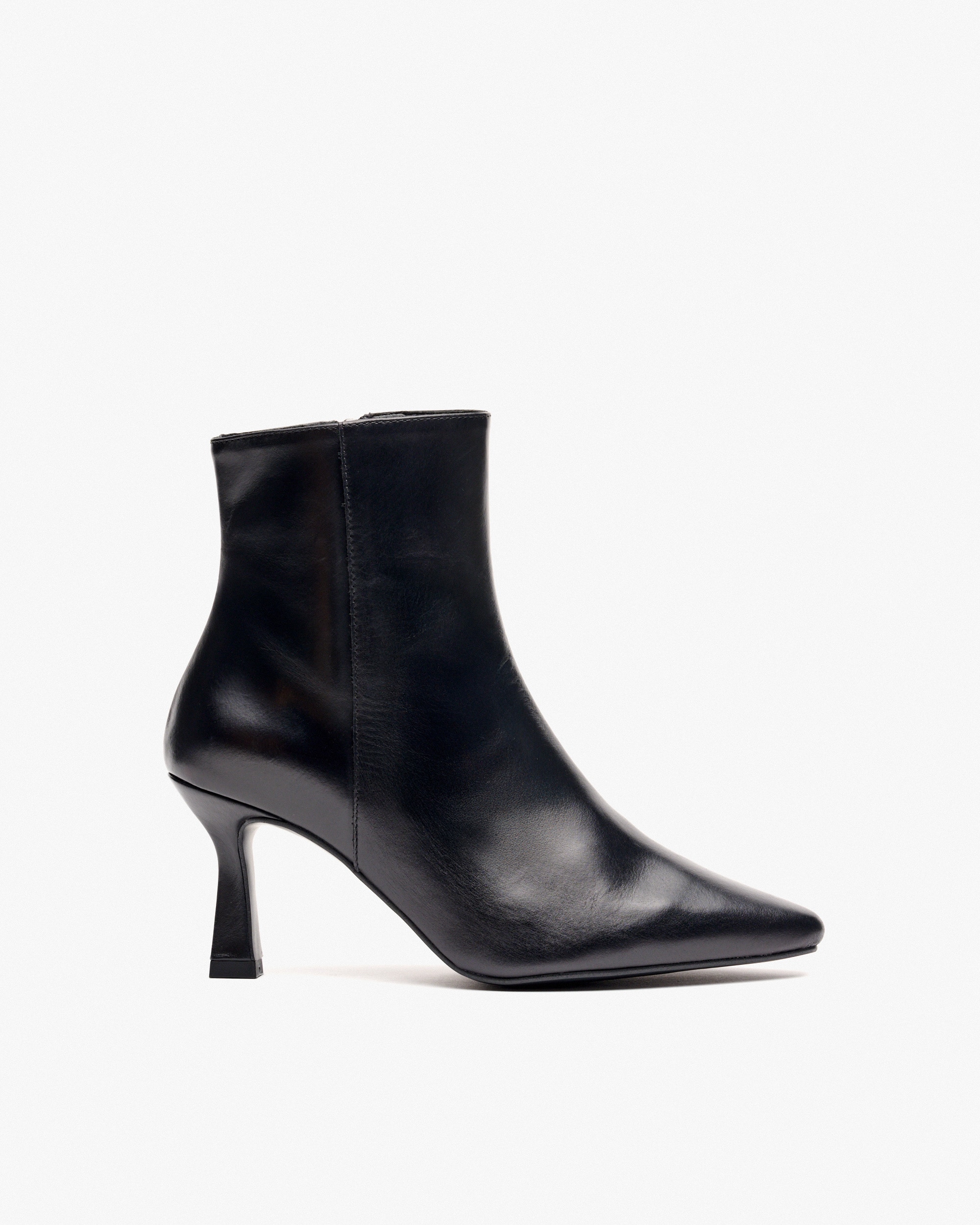 Pedro Miralles - Botines de mujer de piel con cremallera lateral.