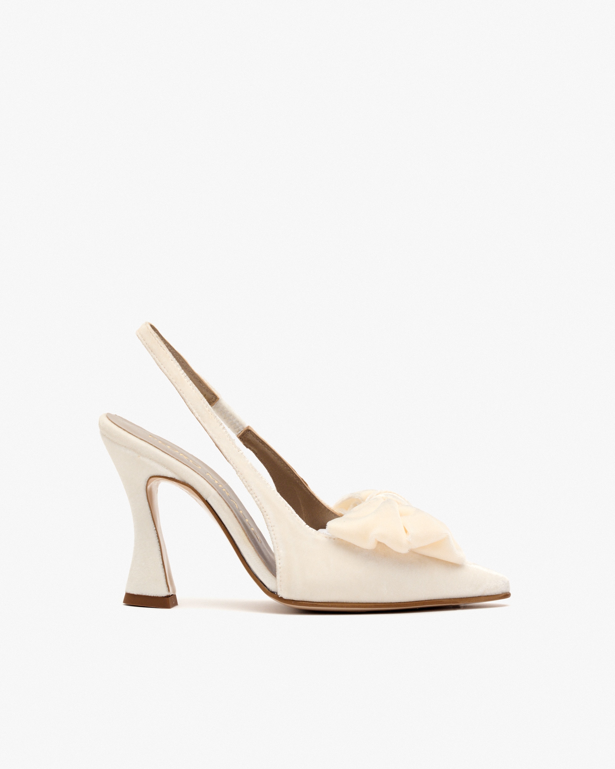 Pedro Miralles - Zapatos de salón de mujer de terciopelo con lazo y vinilo.