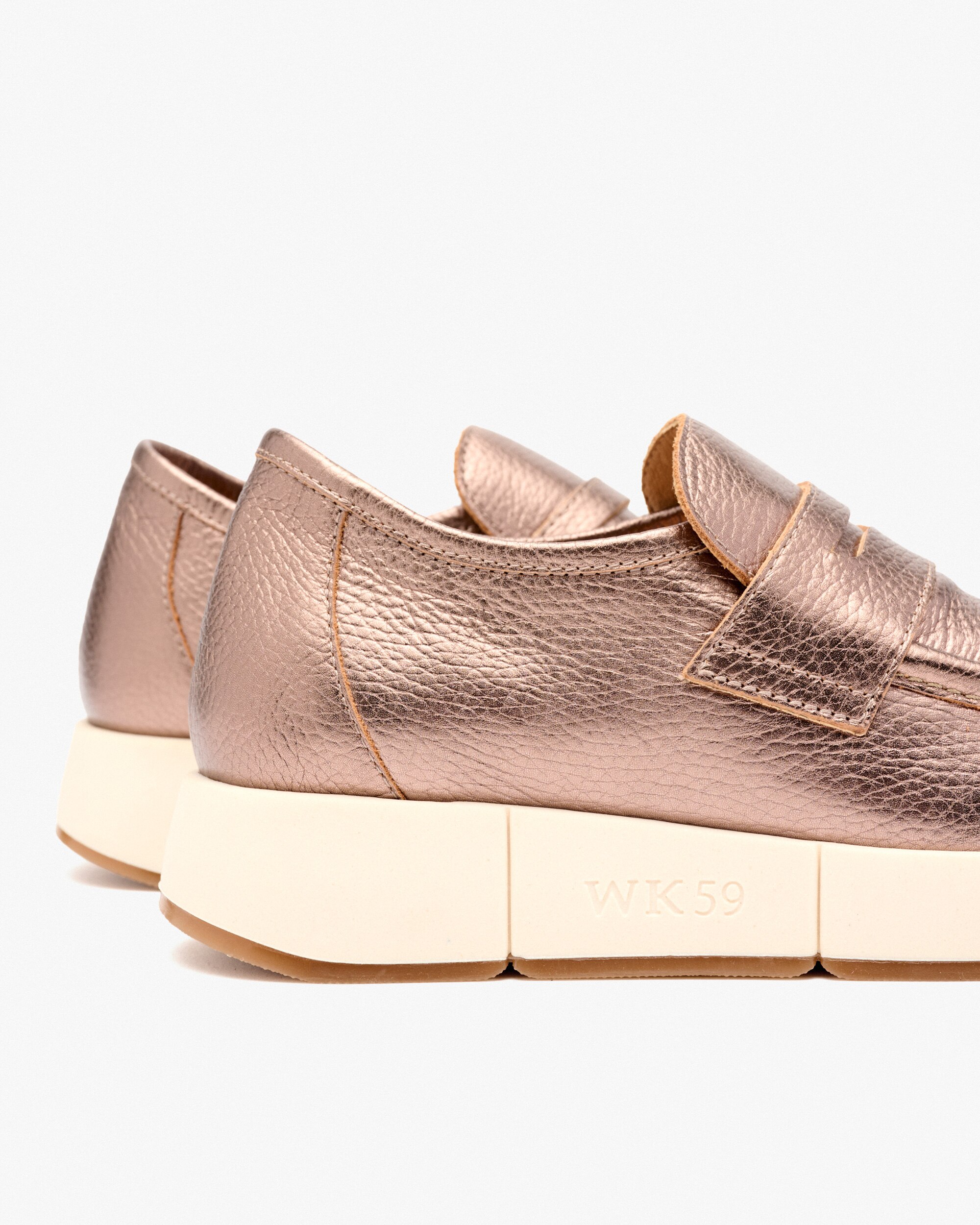 Zapatillas deportivas de mujer con antifaz - Weekend by Pedro Miralles - Oro Oro-2