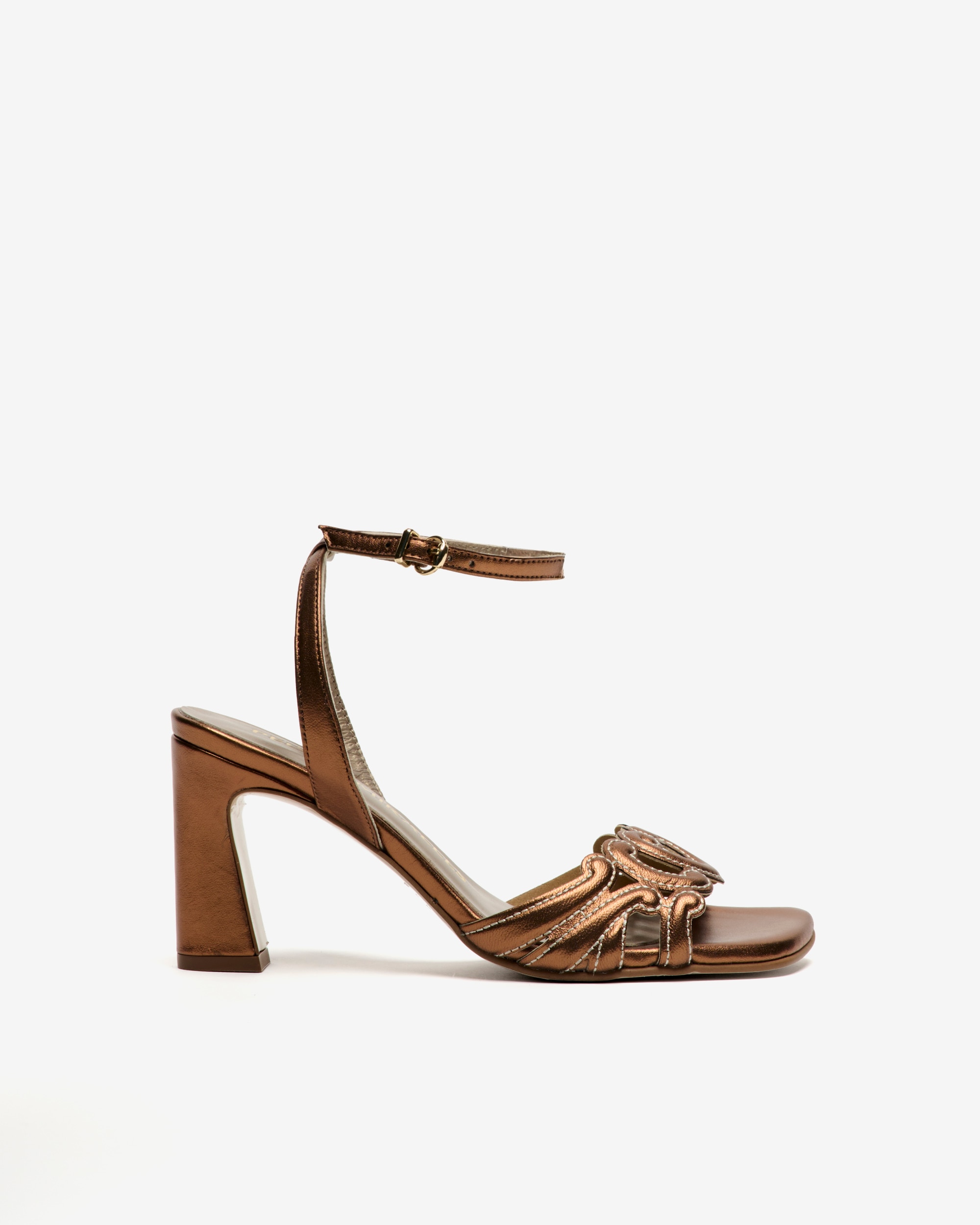 Imagen 0 de Sandalias de tacón de mujer con detalles ornamentales y pulsera Marrón