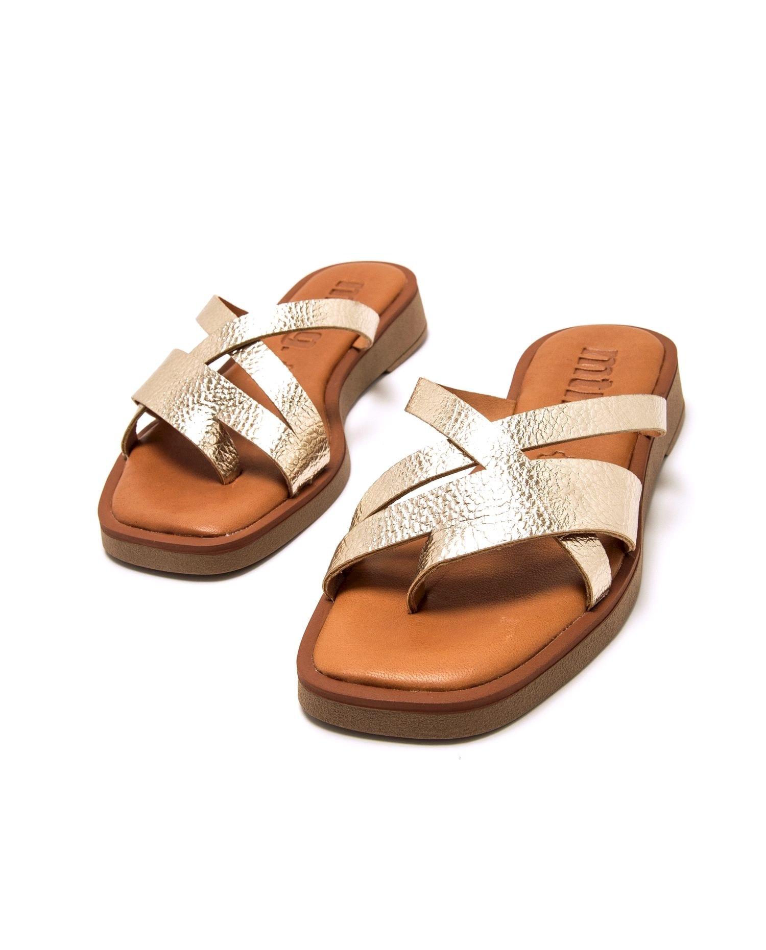 Sandalias planas de mujer en piel con tiras cruzadas - Mustang - Oro Oro-4