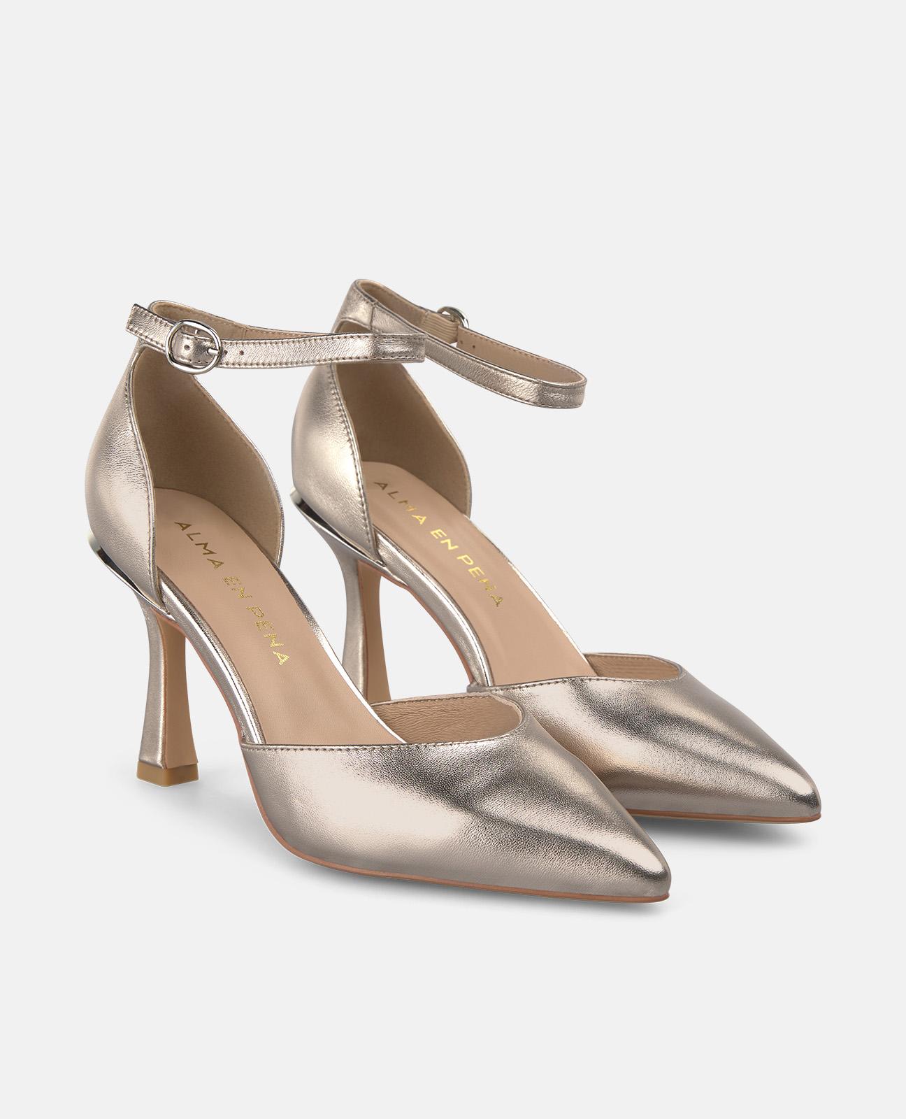 Zapatos de salón de mujer de piel efecto metalizado con cierre de hebilla - Alma en Pena - Oro Oro-4