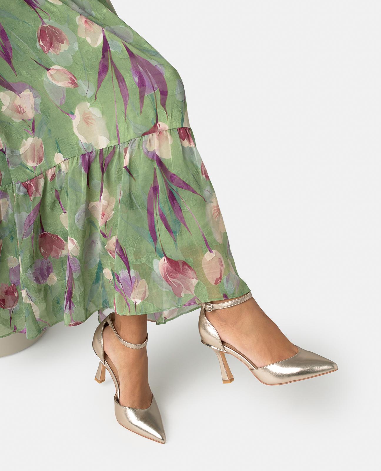 Zapatos de salón de mujer de piel efecto metalizado con cierre de hebilla - Alma en Pena - Oro Oro-2