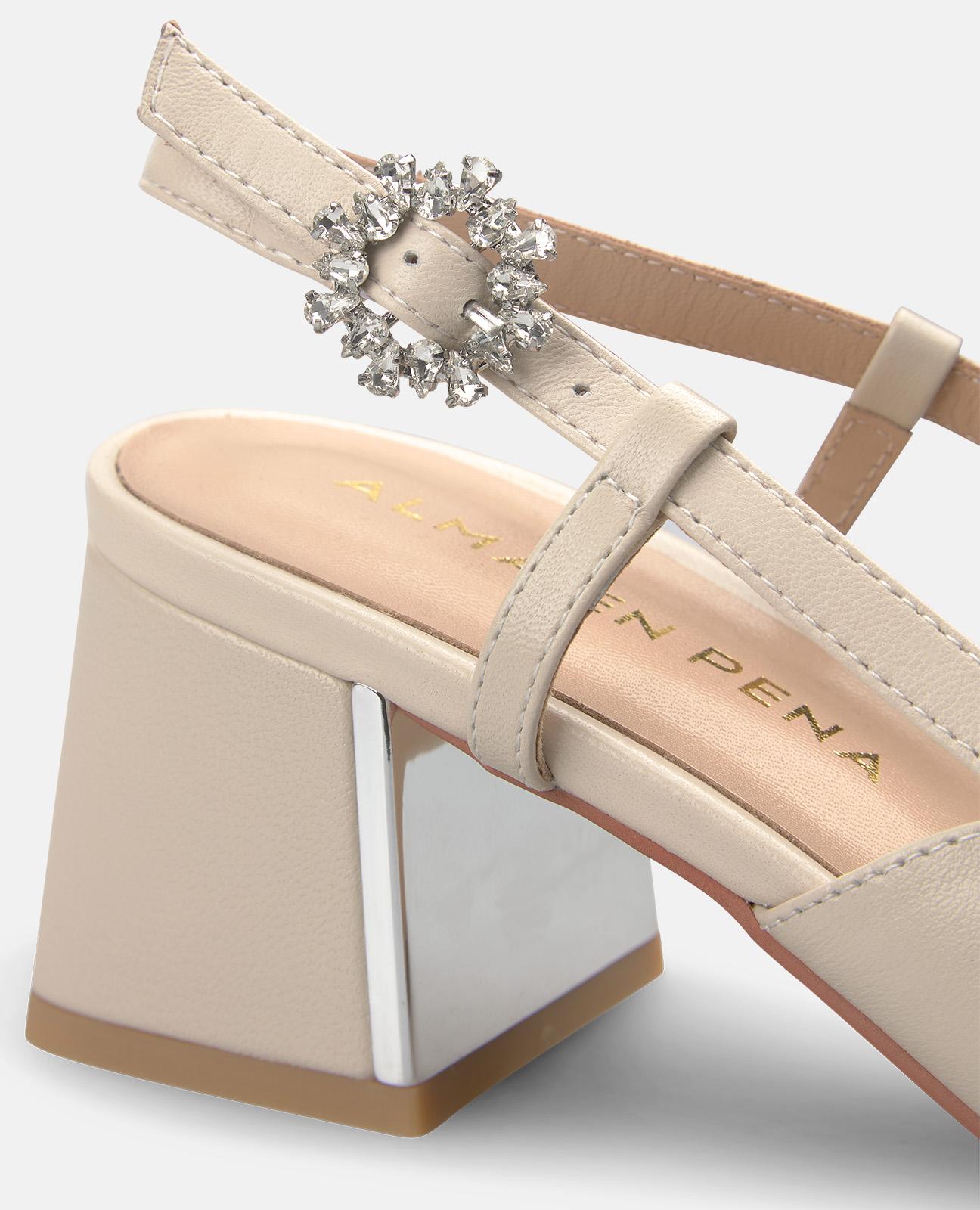 Zapatos de salón de mujer destalonados en piel con puntera en contraste - Alma en Pena - Arena Marfil-5