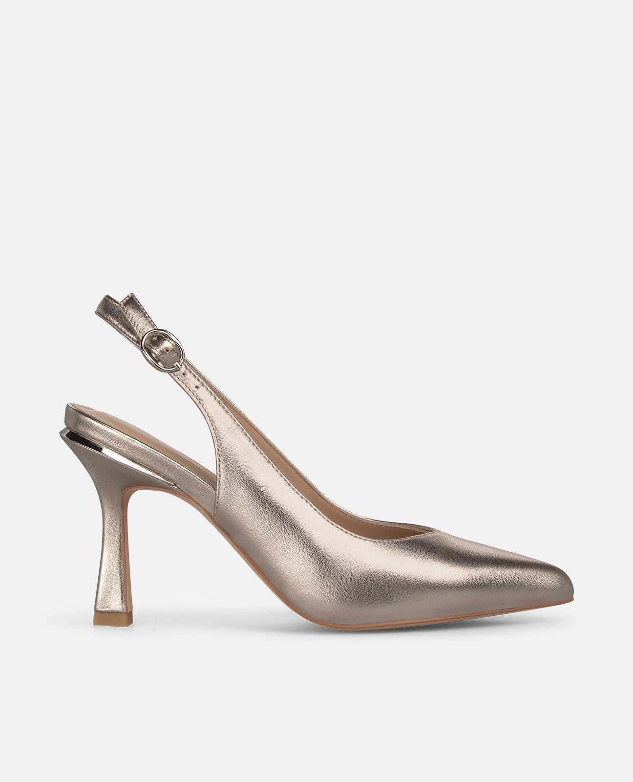 Alma en Pena - Zapatos de salón de mujer destalonados de piel efecto metalizado con tira trasera de hebilla.