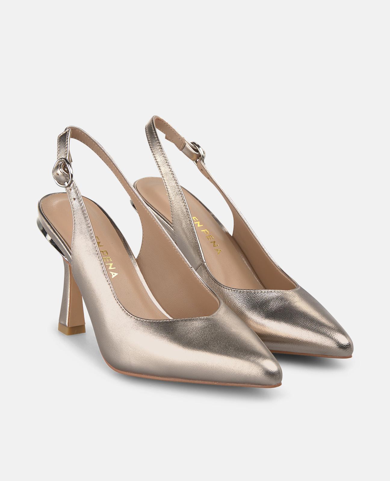 Zapatos de salón de mujer destalonados de piel efecto metalizado con tira trasera de hebilla - Alma en Pena - Oro Oro-4