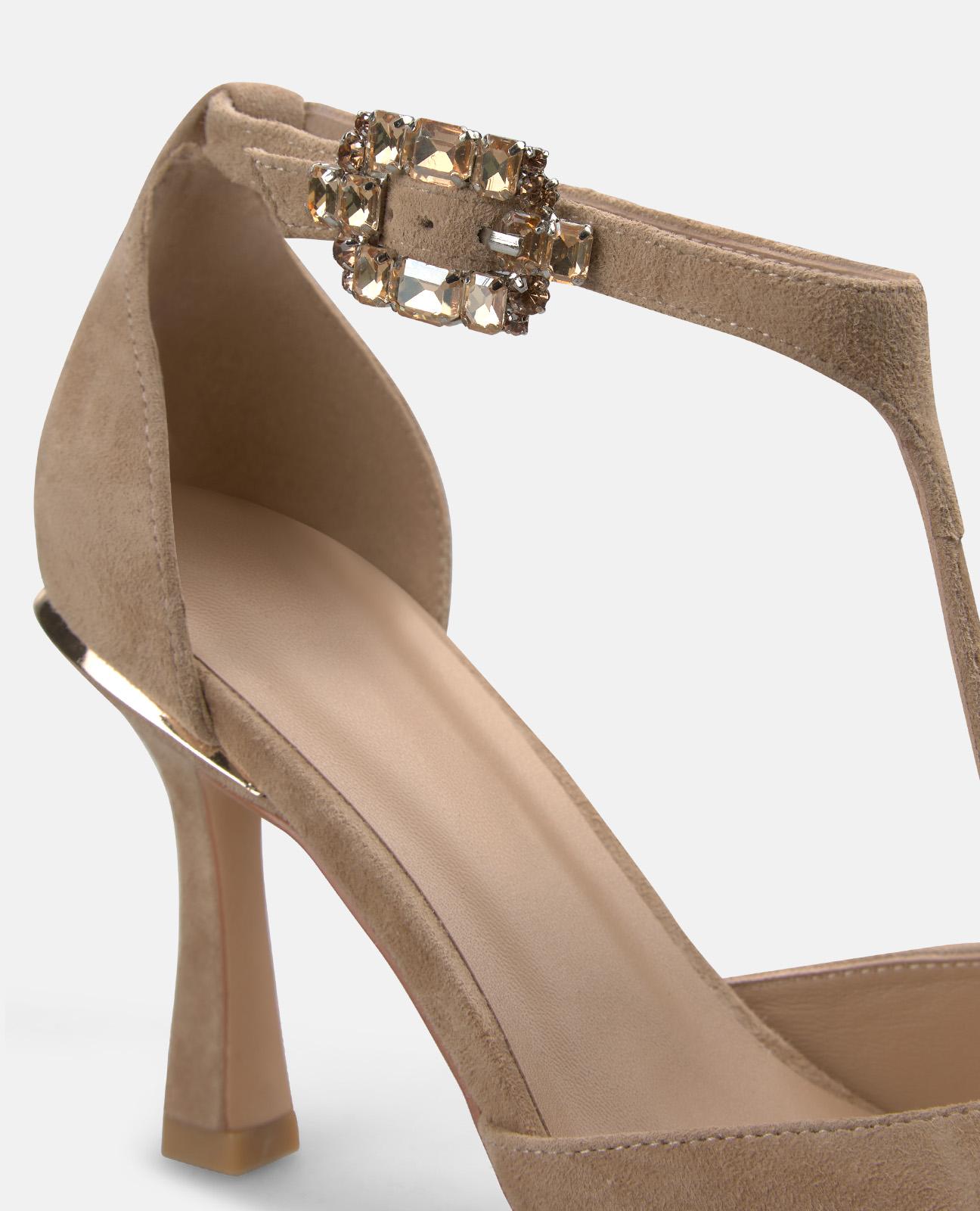 Zapatos de salón de mujer de piel con detalle de tira en la parte delantera y detalles tipo joya - Alma en Pena - Arena Arena-5