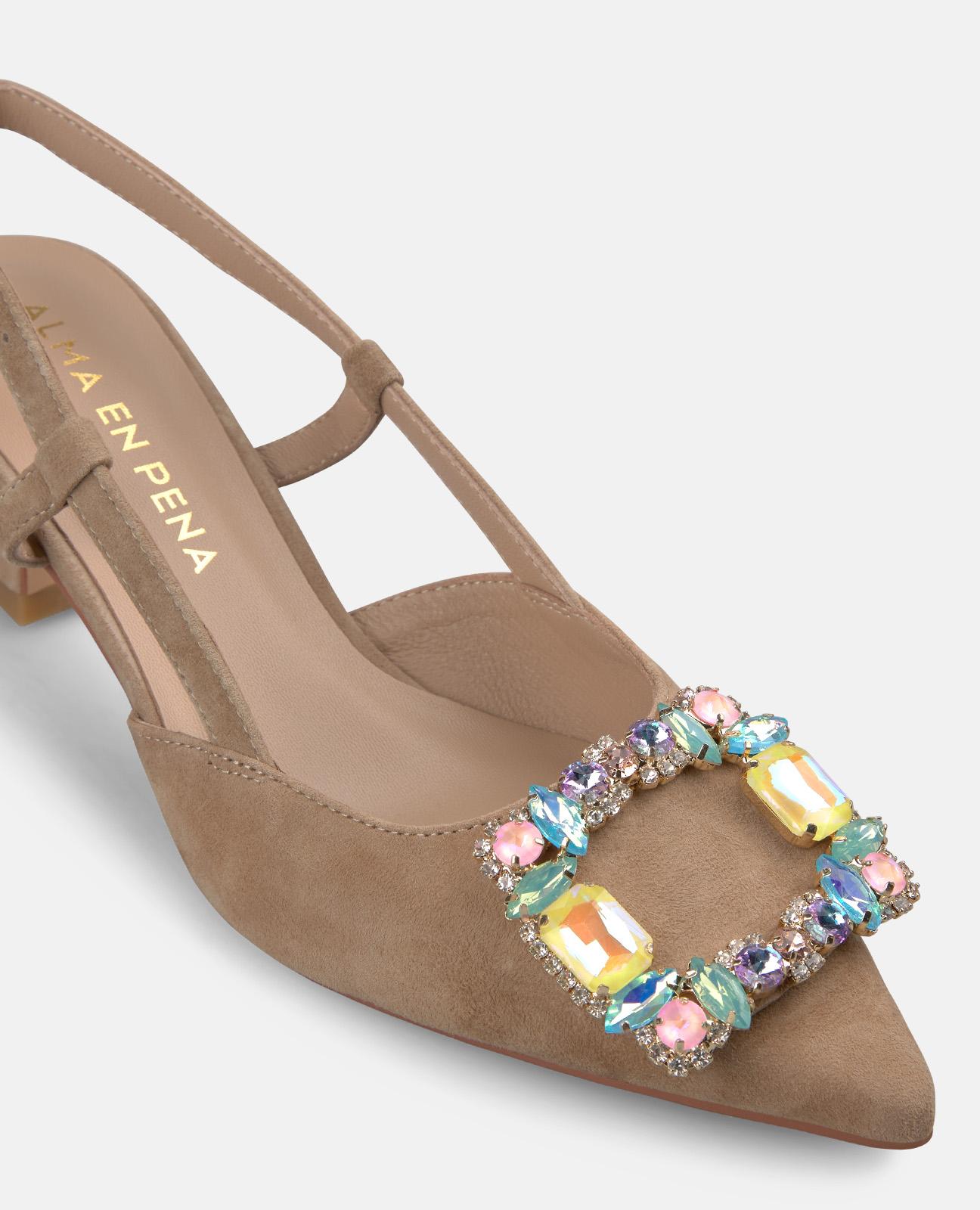 Zapatos de salón de mujer destalonados de piel con detalle joya - Alma en Pena - Arena Arena-5