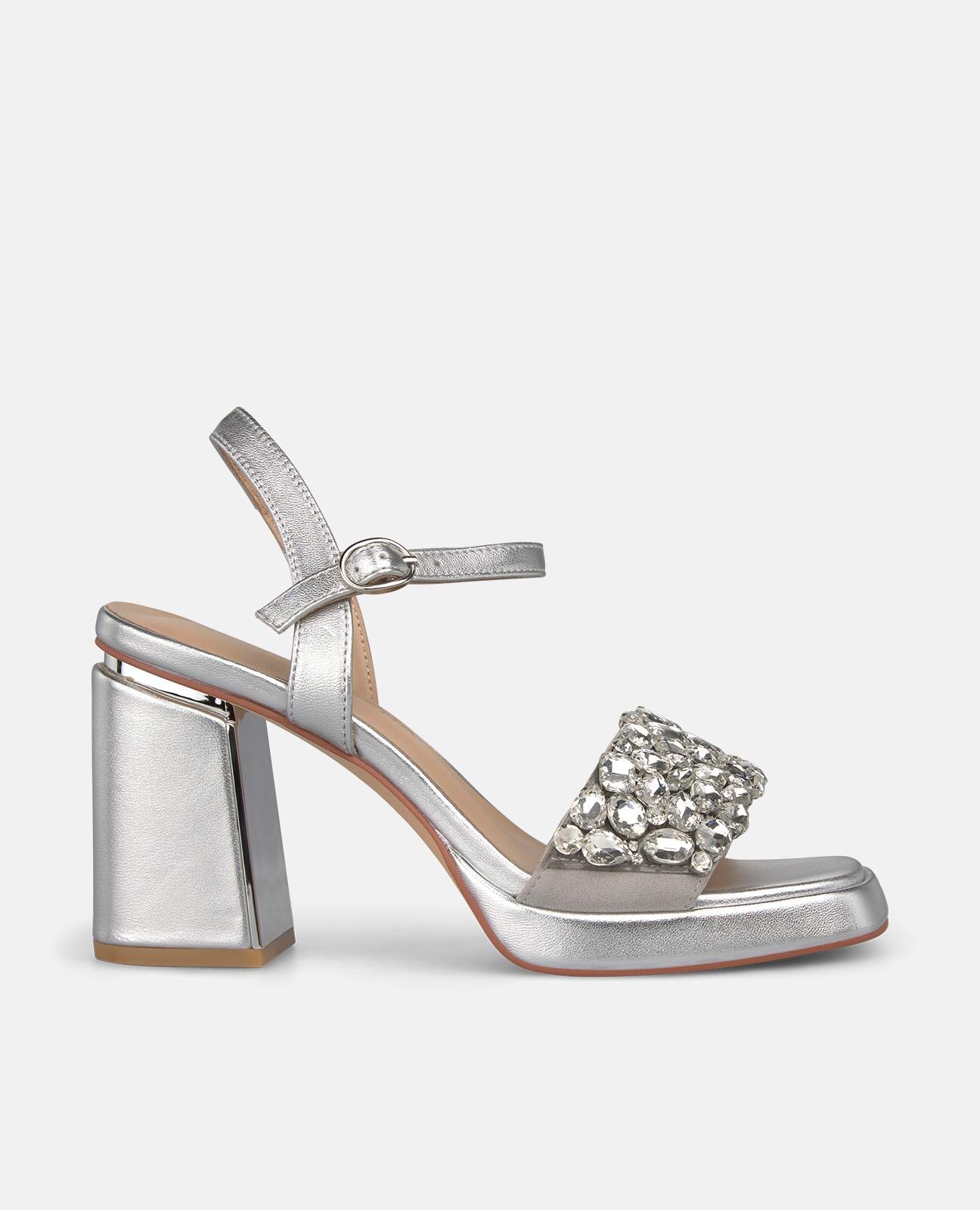 Sandalias de tacón de mujer en piel efecto metalizado con tira delantera de pedreria - Alma en Pena - Plata Plata-1
