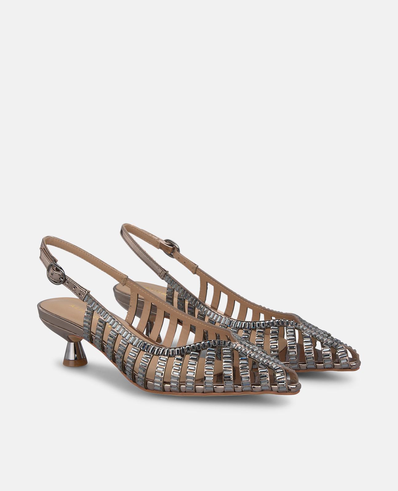 Zapatos de salón de mujer destalonados en piel con rejilla con tacha de pedrería - Arena Plata-4