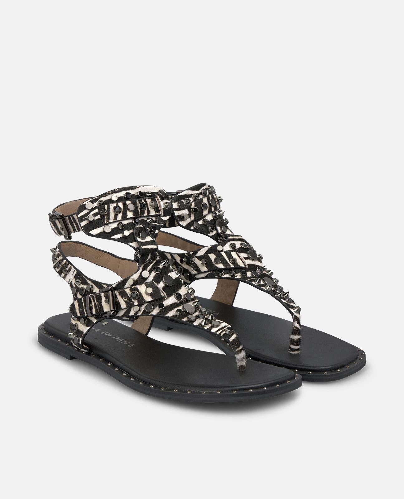 Sandalias romanas de mujer efecto print con tira en t con tachas y cierre de hebilla - Alma en Pena - Blanco Blanco-4