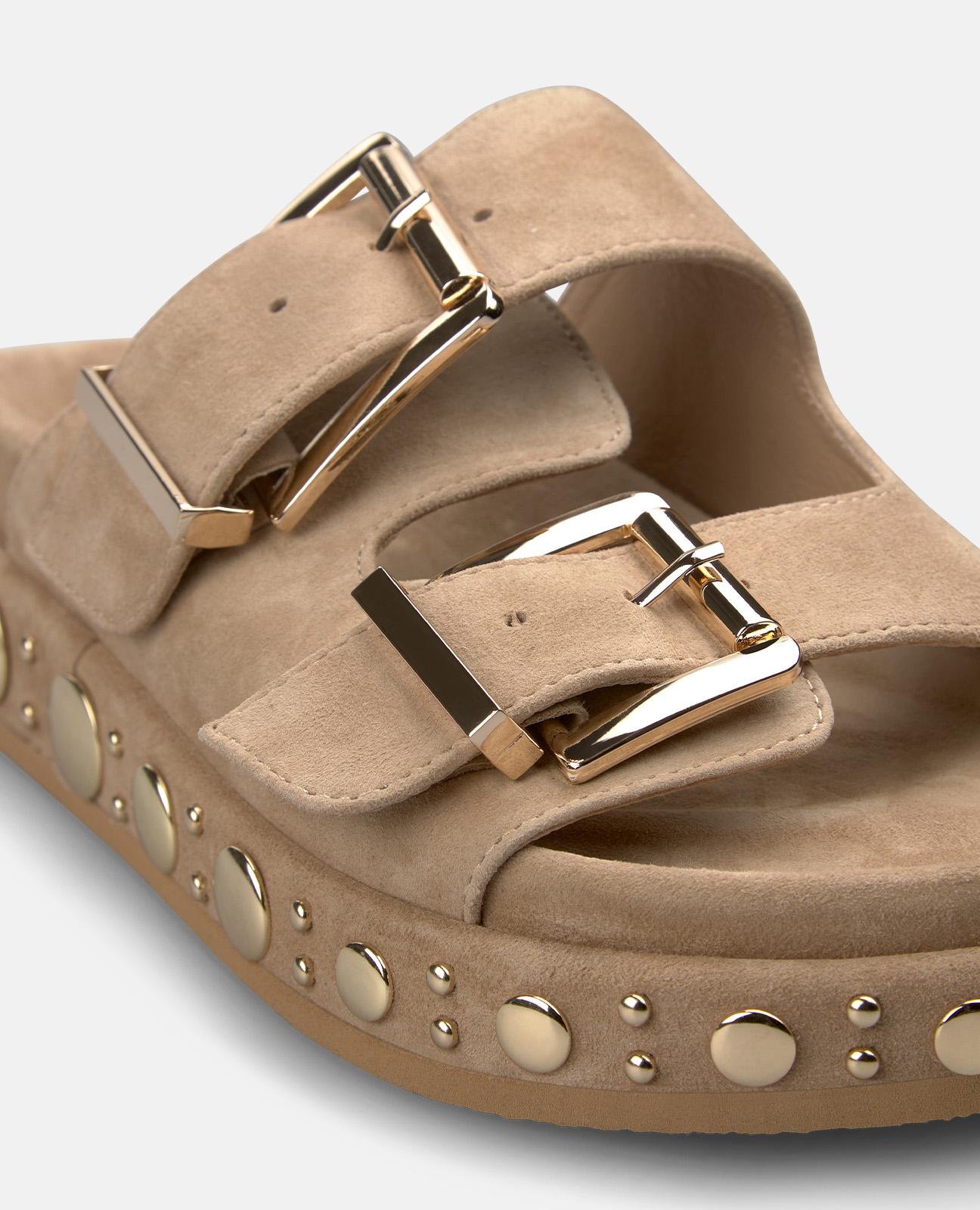 Sandalias planas de mujer en piel con tiras anchas y detalle de tachuelas en la plataforma - Alma en Pena - Arena Arena-5