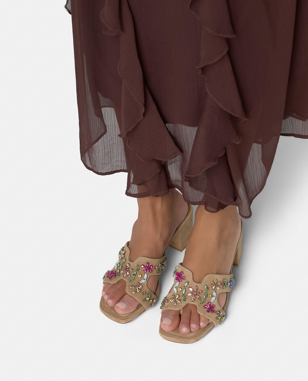 Sandalias de pala de mujer en piel con detalle joya y tacón - Arena Arena-2