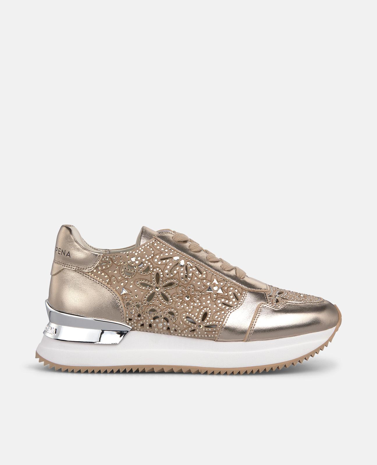 Alma en Pena - Zapatillas deportivas de mujer de piel efecto metalizado caladas con motivo floral.
