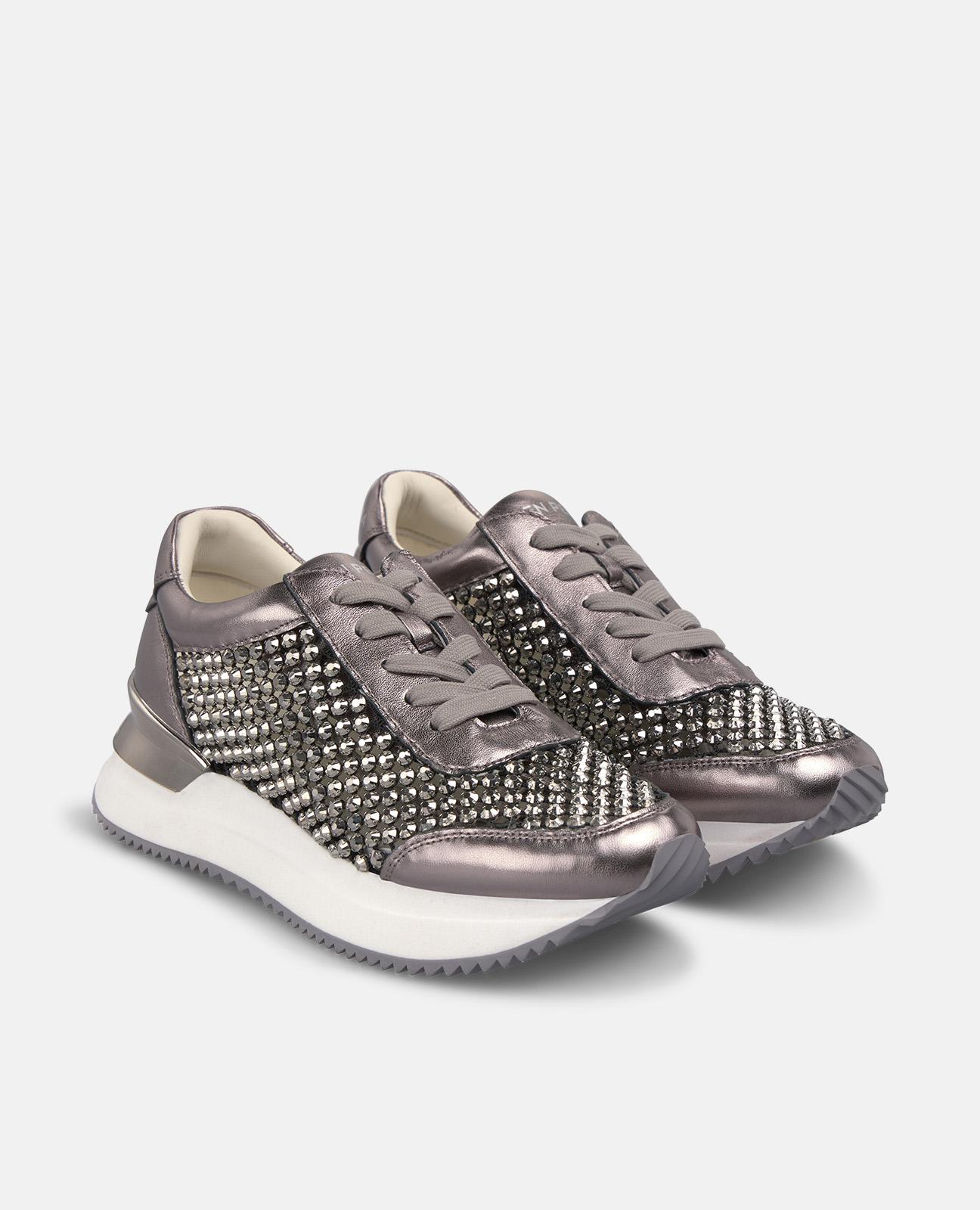 Zapatillas deportivas de mujer de piel efecto metalizado y rejilla con tachas de pedrería - Alma en Pena - Plata metalizada Plata metalizada-4