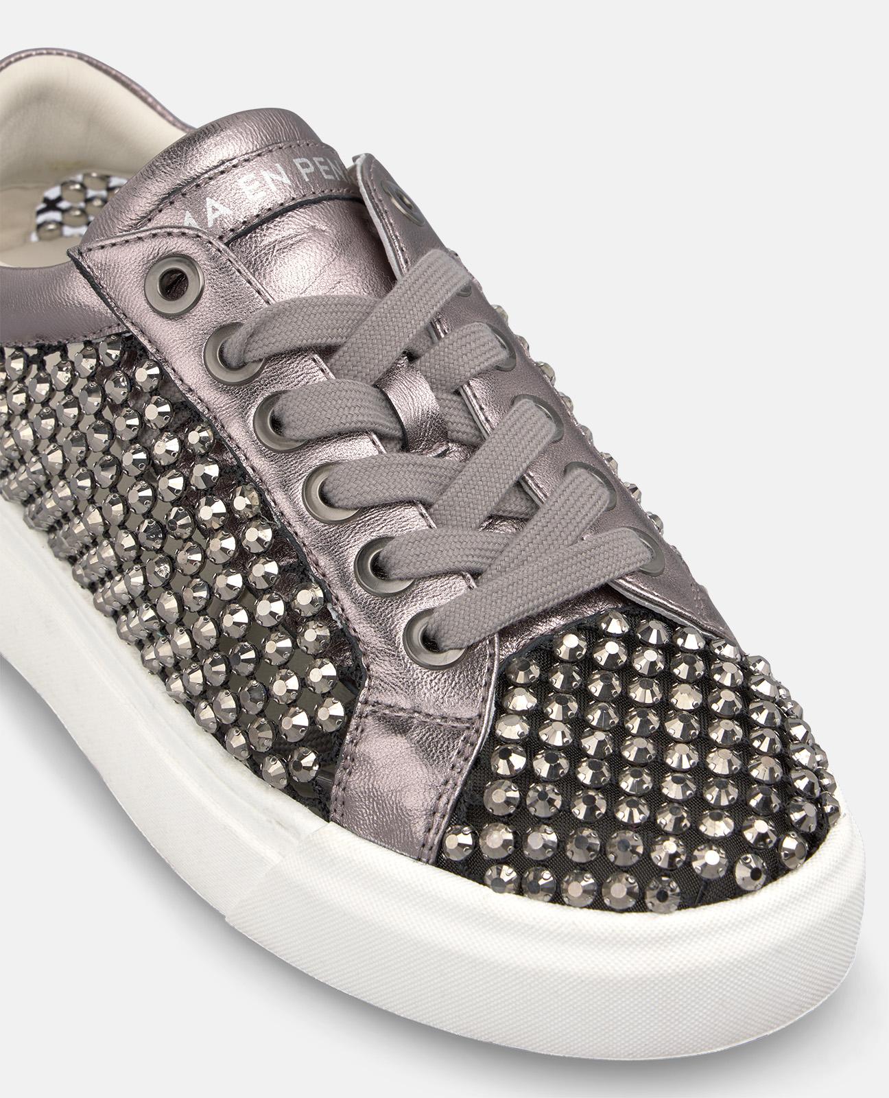 Zapatillas deportivas de mujer de rejilla con tachas de pedrería y cierre de cordones - Alma en Pena - Plata Plata-5