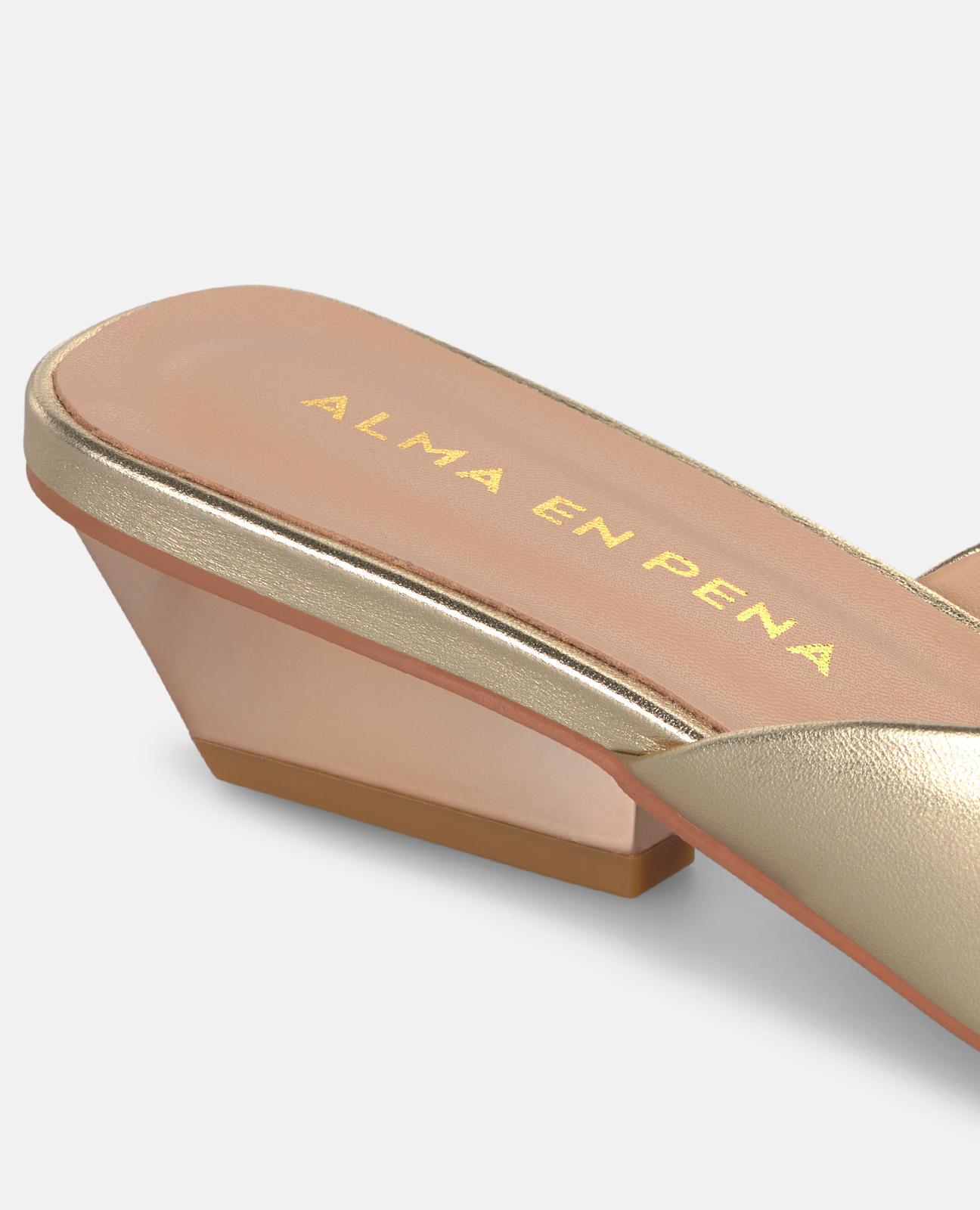 Mules de tacón de mujer en piel con puntera afilada - Alma en Pena - Oro Oro-5