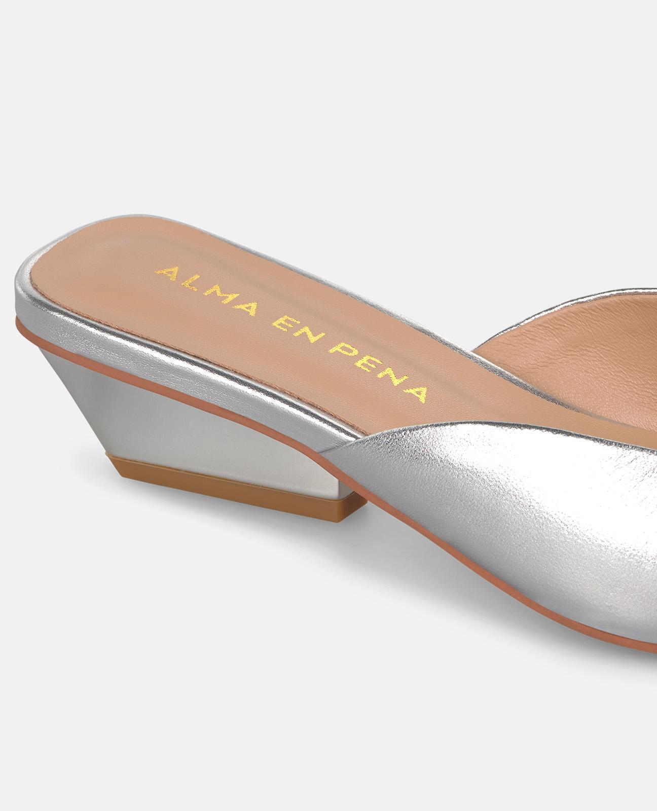 Mules de tacón de mujer en piel con puntera afilada - Alma en Pena - Plata Plata-5