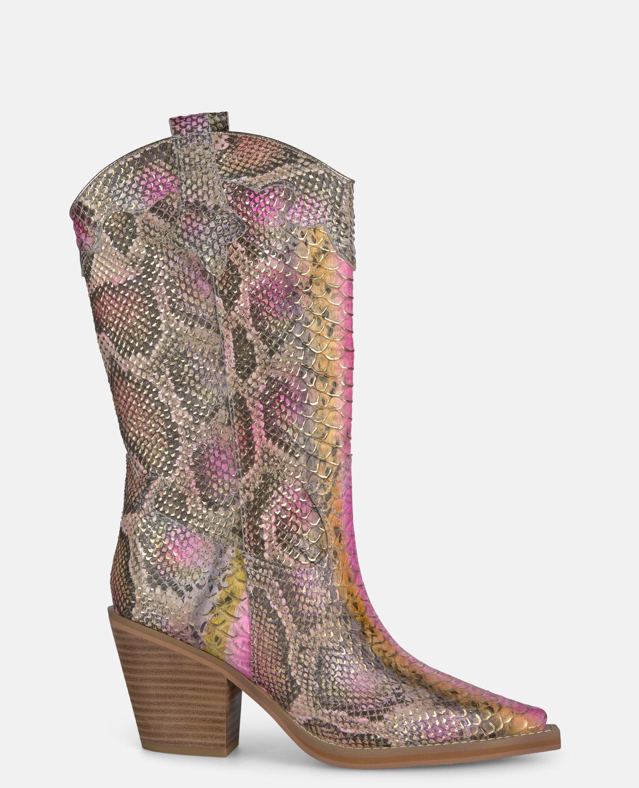 Alma en Pena - Botas cowboy de mujer en piel efecto serpiente con tiradores laterales.