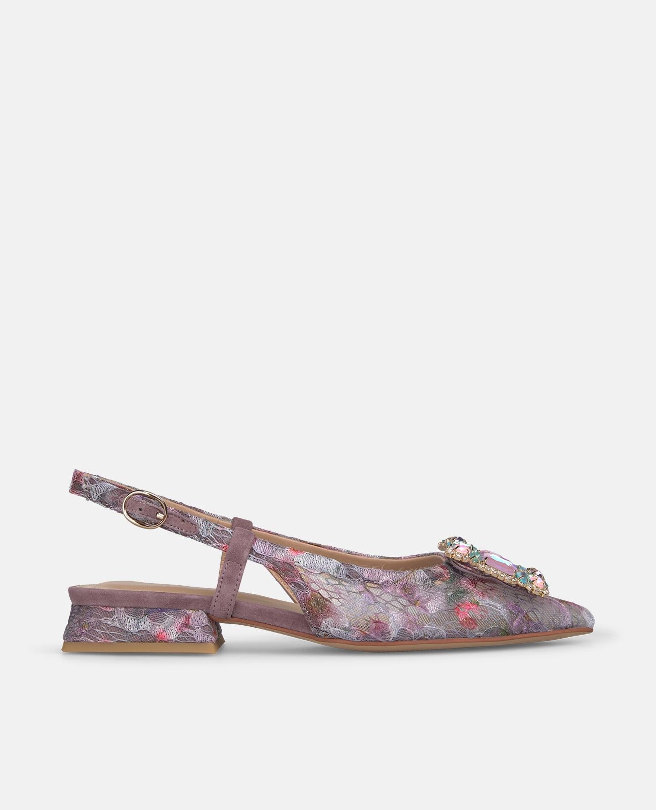 Alma en Pena - Zapatos de salón de mujer destalonados en piel efecto fantasía con adorno metálico frontal.