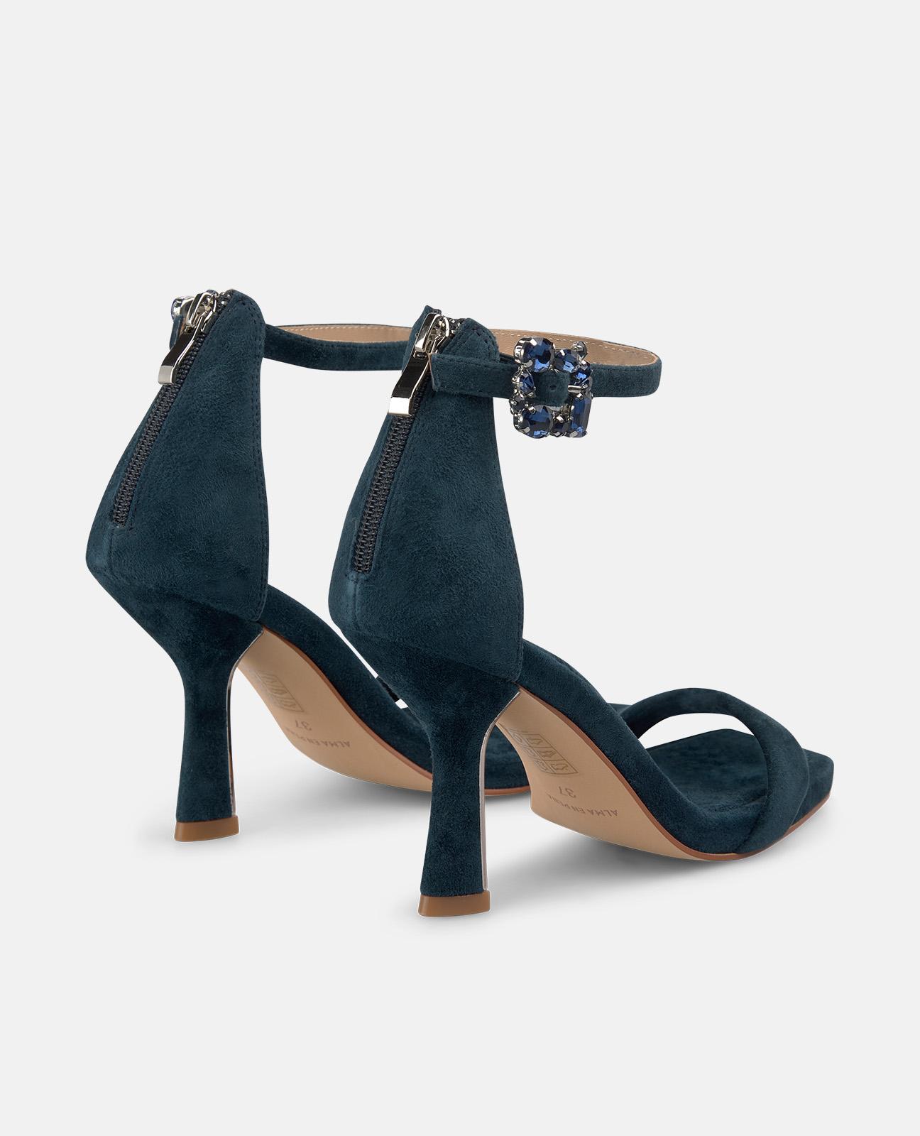 Sandalias de tacón de mujer en piel con tira delantera y cierre de hebilla con detalles tipo joya - Alma en Pena - Azul marino Azul marino-3
