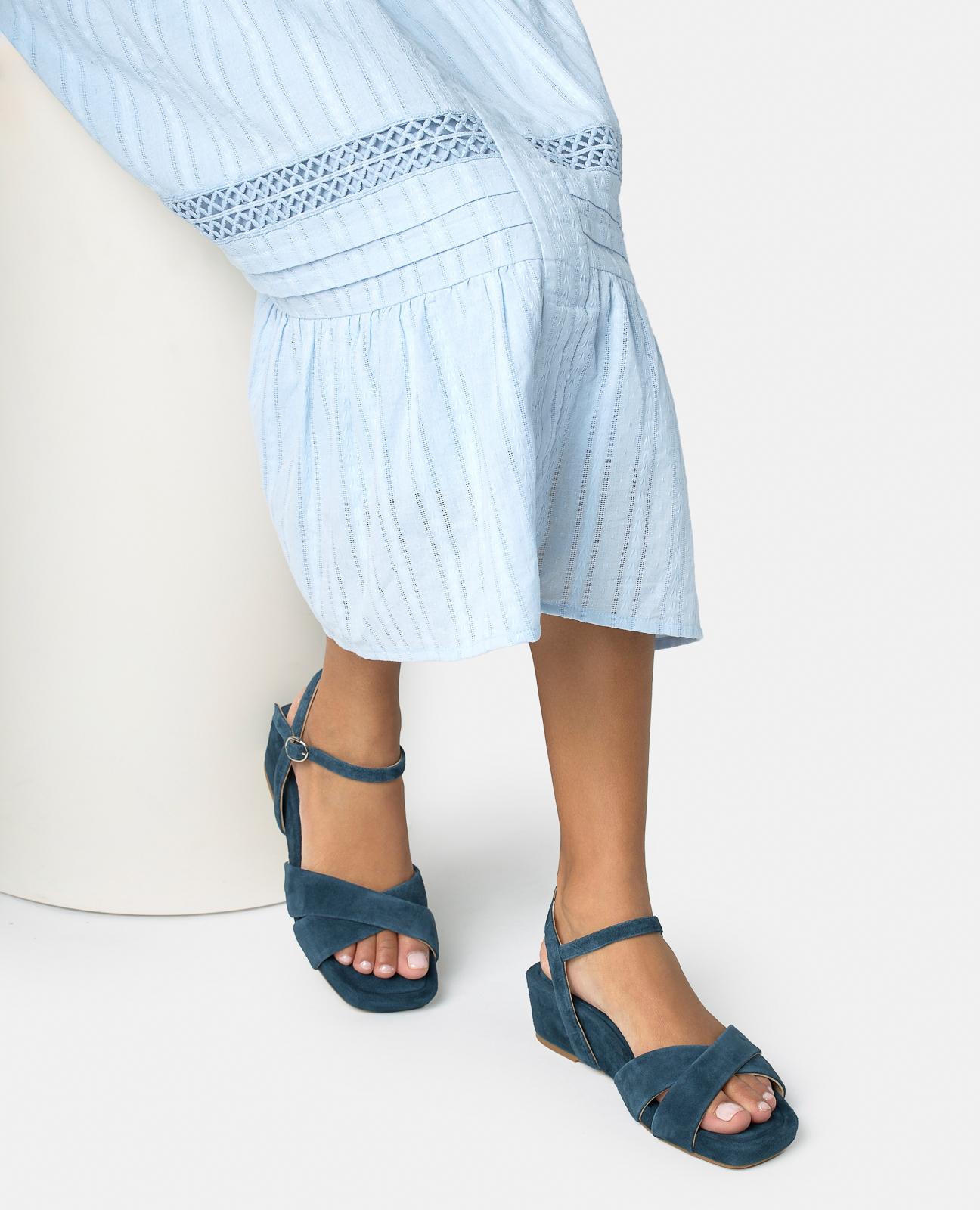 Sandalias de cuña de mujer en piel con doble tira frontal cruzada - Azul marino Azul marino-2