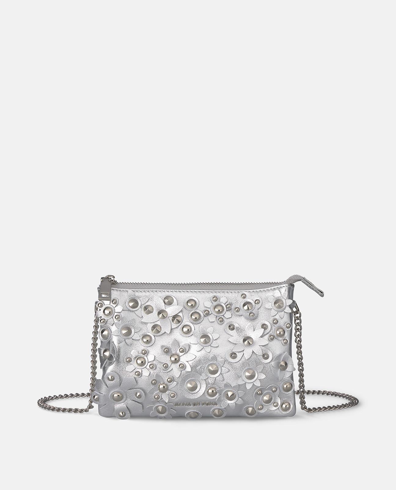 Bandolera de mujer de piel efecto metalizado con aplicaciones florales y tachuelas - Alma en Pena - Plata Plata-1