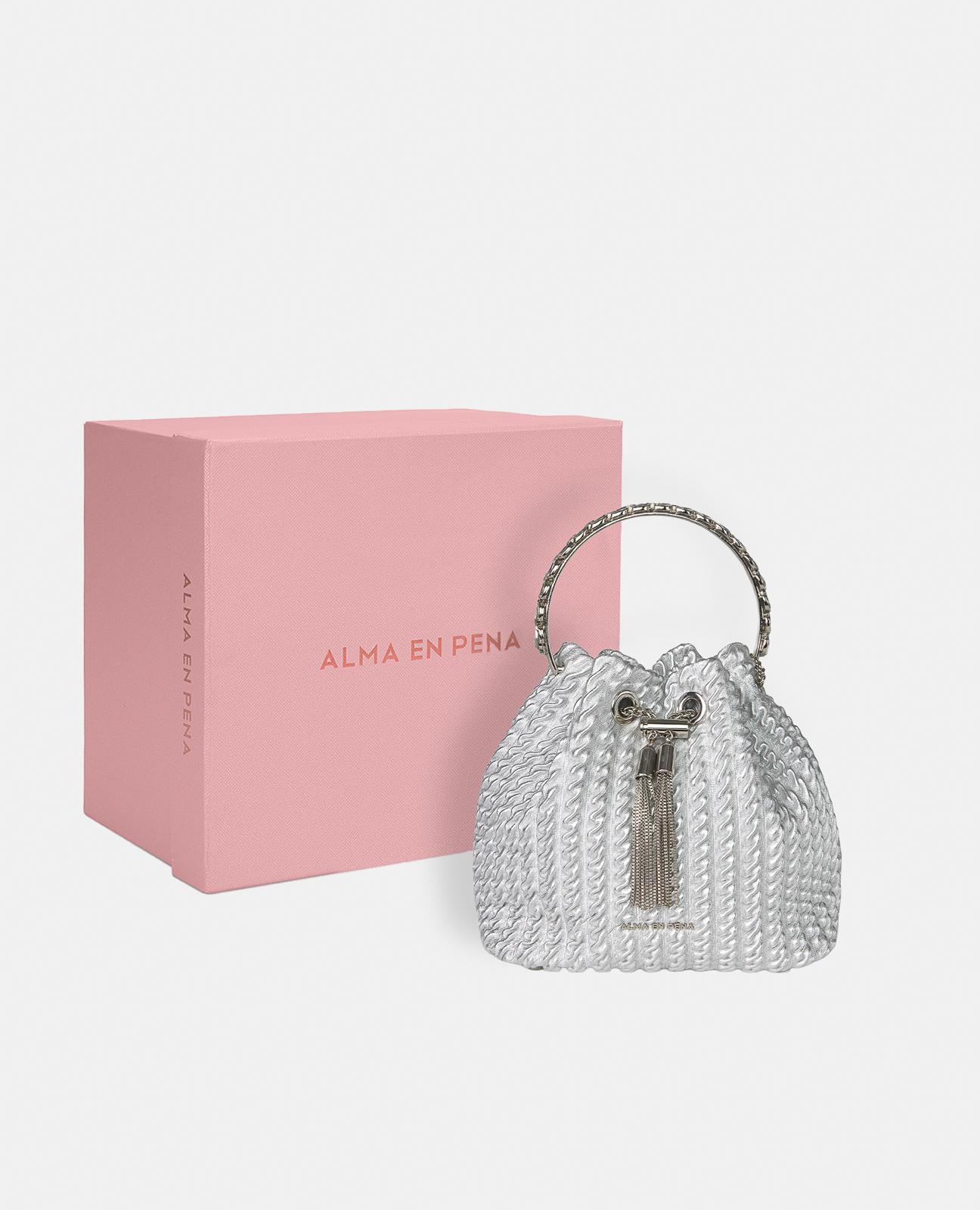 Bolso de mano estilo bombonera de piel en relieve y correa bandolera de cadena - Alma en Pena - Plata Plata-4
