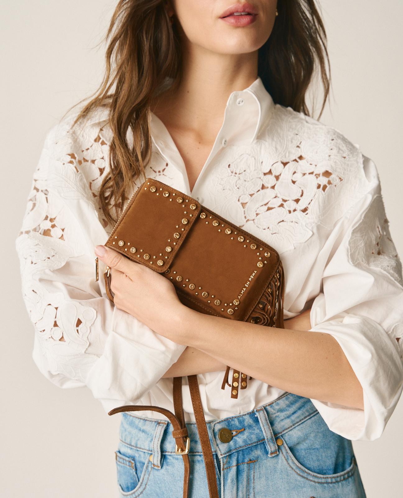 Bolso pequeño de mujer de piel con tachuelas y flecos - Alma en Pena - Marrón Marrón-2