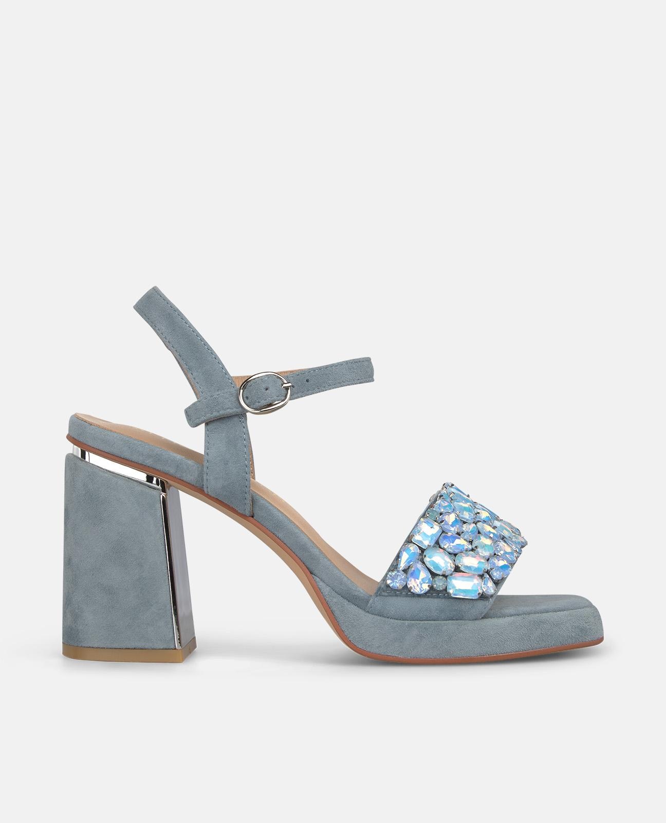 Sandalias de tacón de mujer en piel efecto jean con tira delantera con detalle pedreria - Alma en Pena - Azul claro Azul claro-1