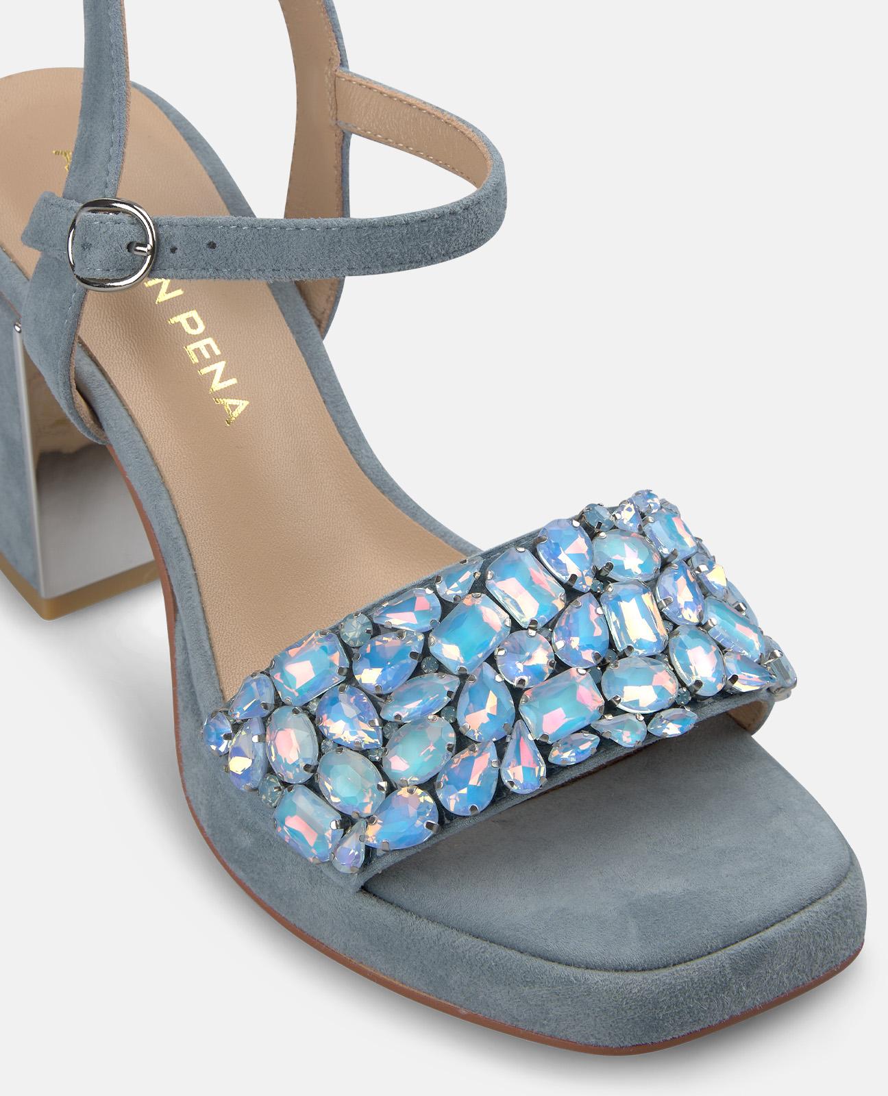 Sandalias de tacón de mujer en piel efecto jean con tira delantera con detalle pedreria - Alma en Pena - Azul claro Azul claro-5