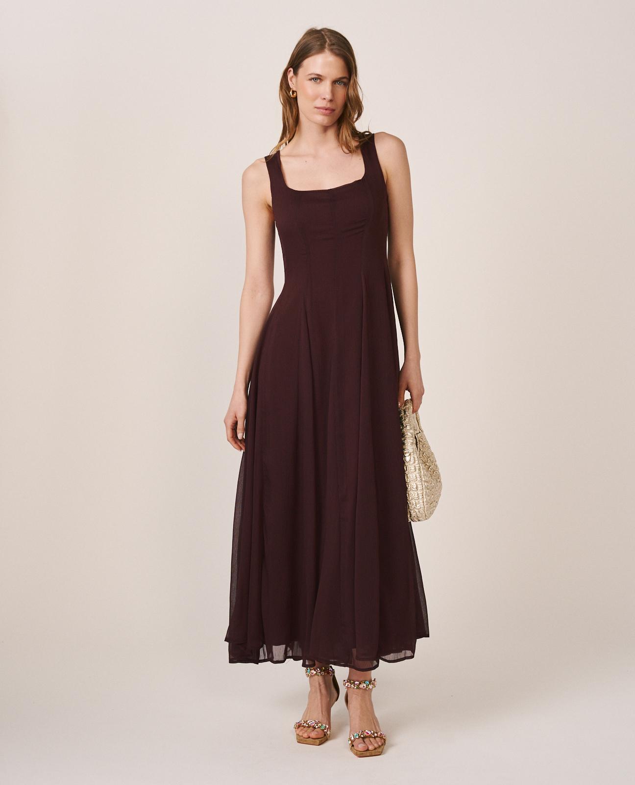 Alma en Pena - Vestido midi con vuelo confeccionado en gasa y cuello cuadrado.