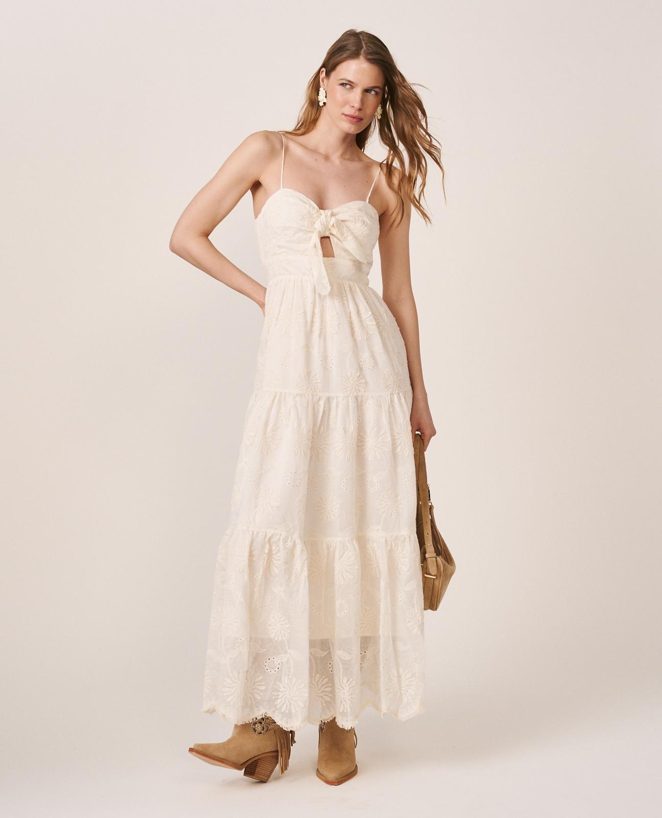 Alma en Pena - Vestido midi bordado sin mangas con escote en pico anudado.