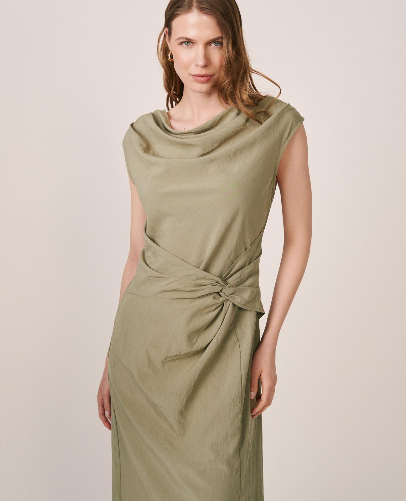 Alma en Pena - Vestido midi sin mangas con cuello drapeado.