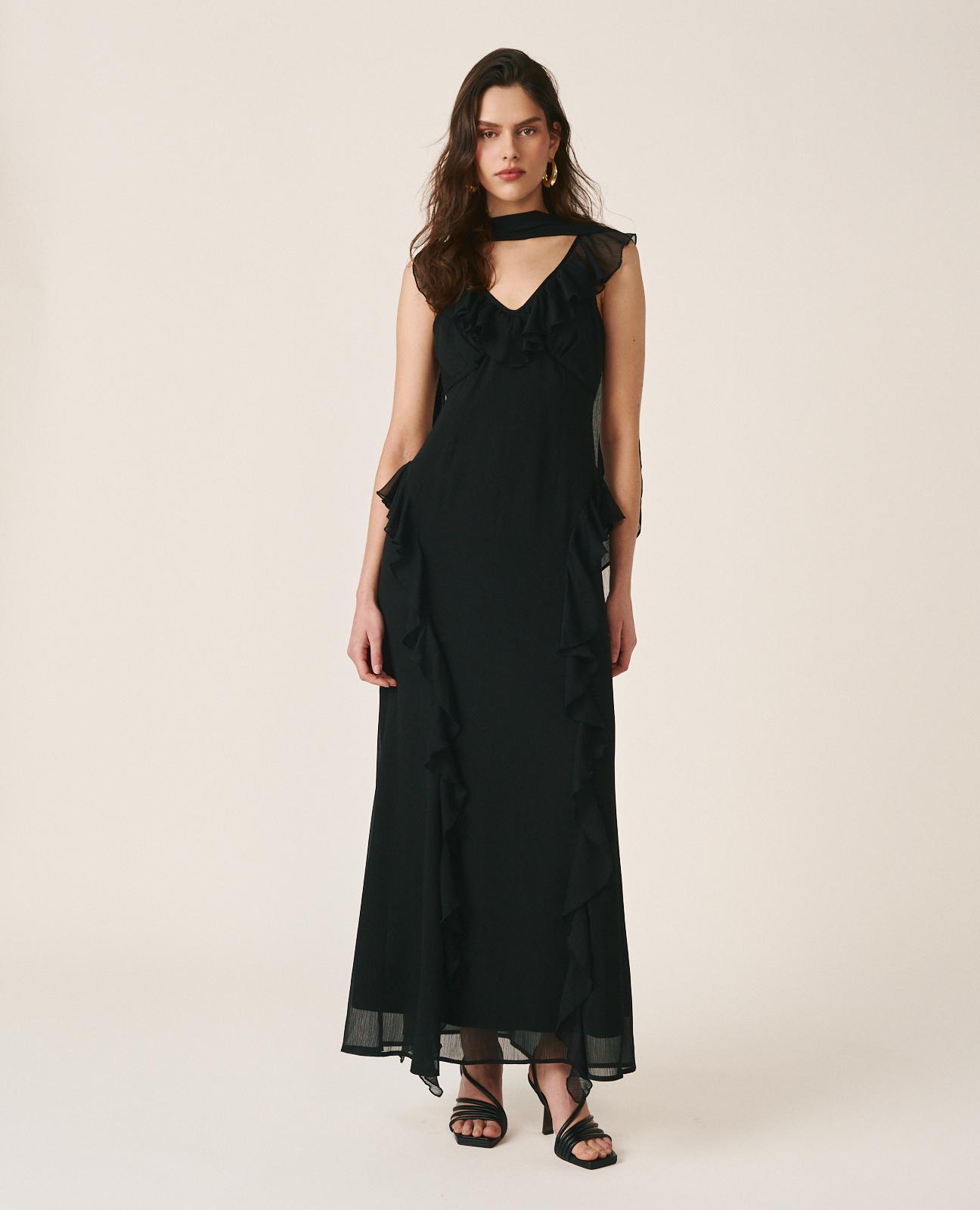 Alma en Pena - Vestido largo fluido con volantes en el cuello y corte debajo de el pecho.