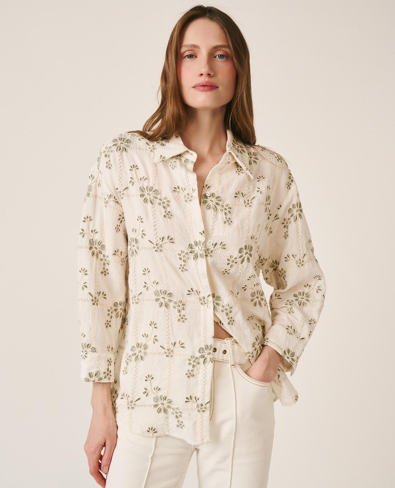 Alma en Pena - Camisa de mujer con bordado floral y cierre frontal con botonadura.