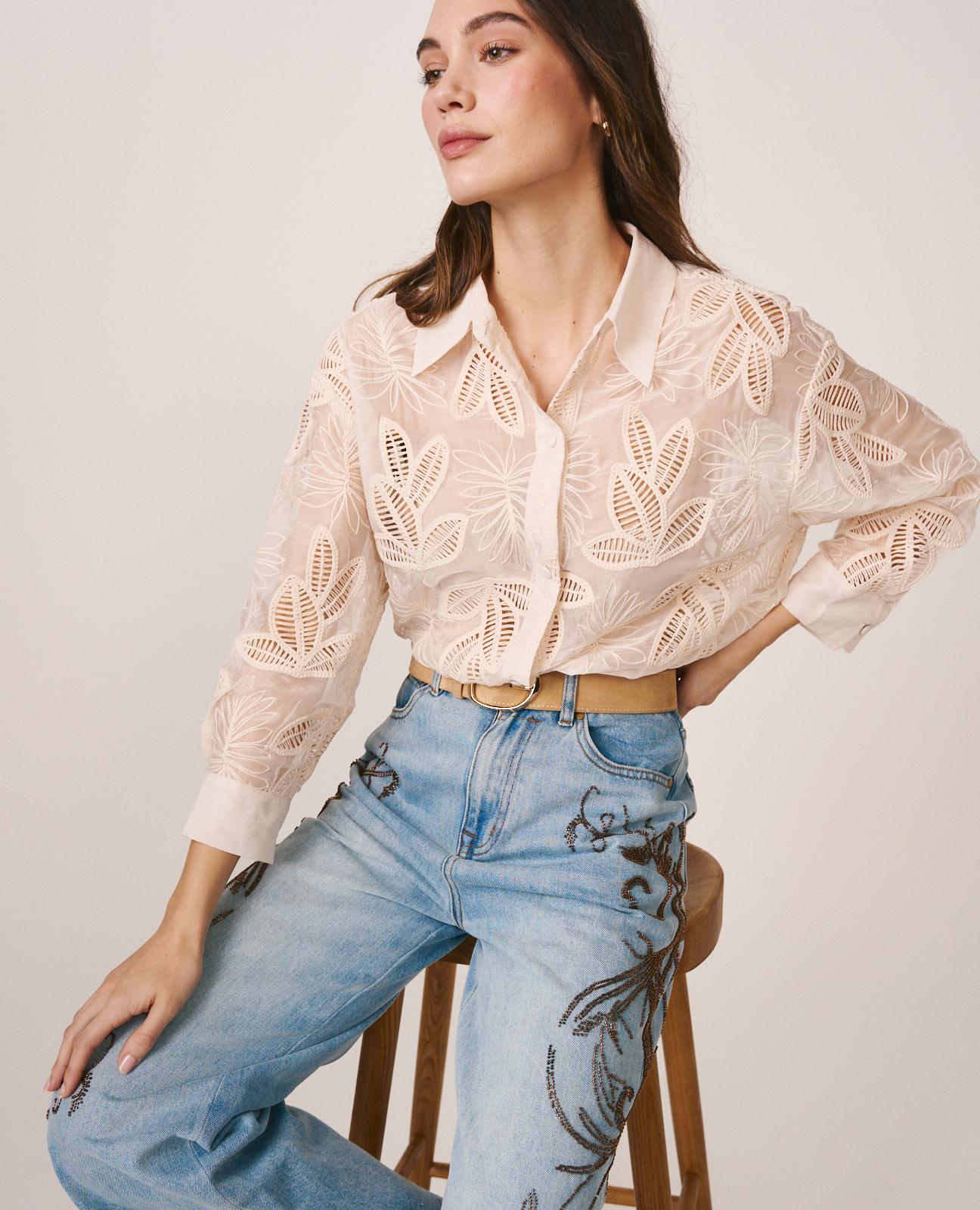 Alma en Pena - Camisa de mujer de gasa con calados y bordados a tono.