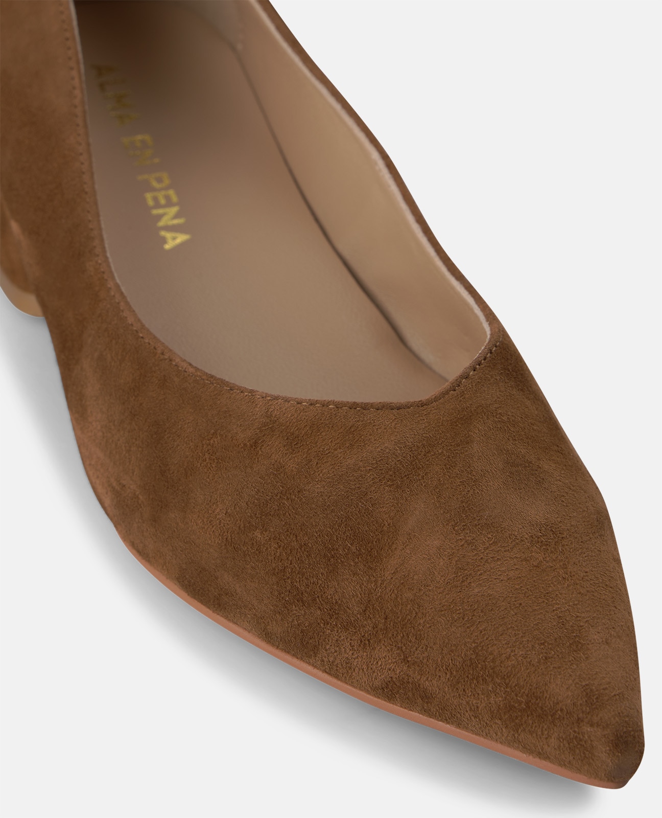 Zapatos de salón de mujer en ante con acabado en punta - Alma en Pena - Camel Camel-4