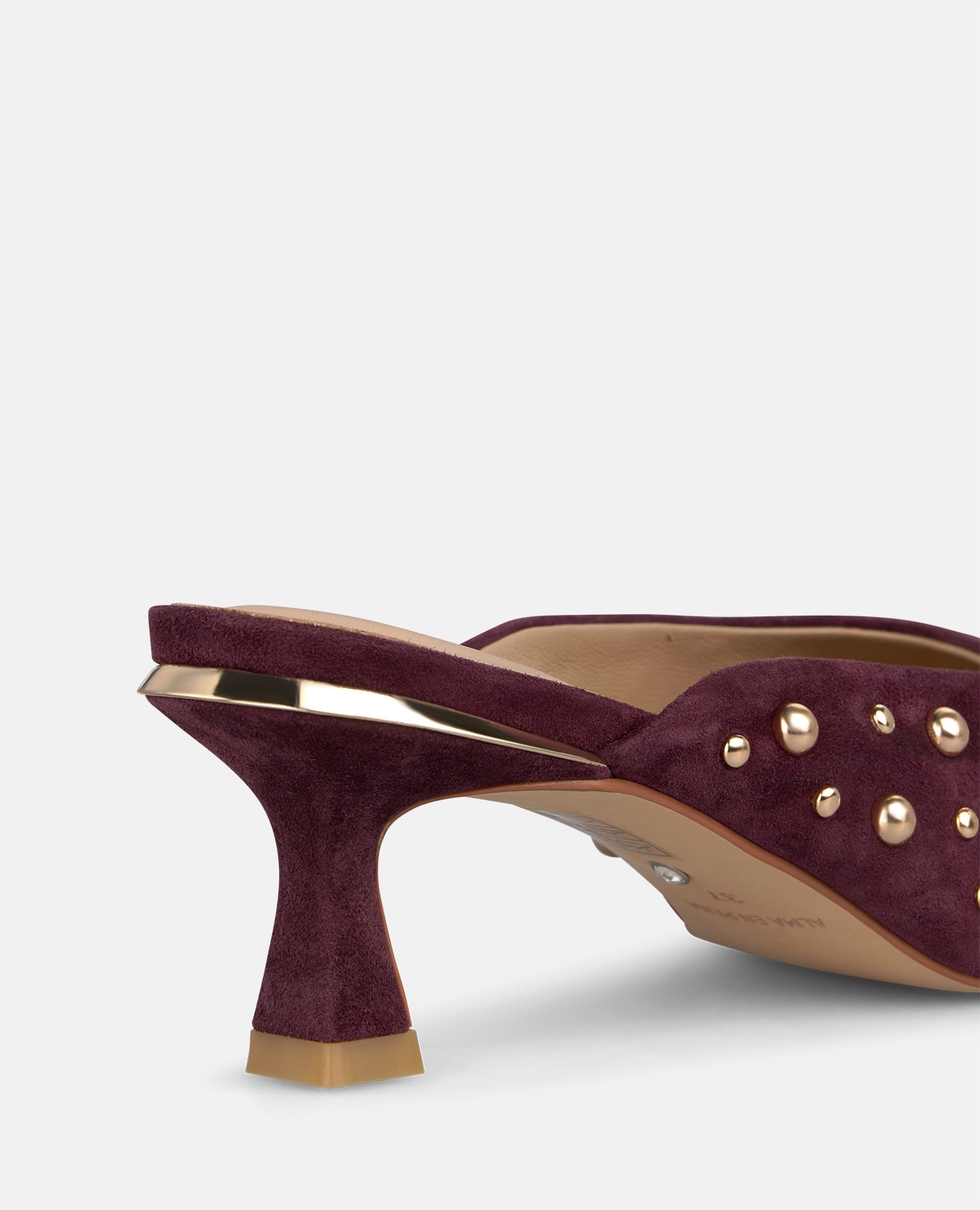 Mules con tacón de mujer en ante con tachas metálicas - Alma en Pena - Burdeos Burdeos-4