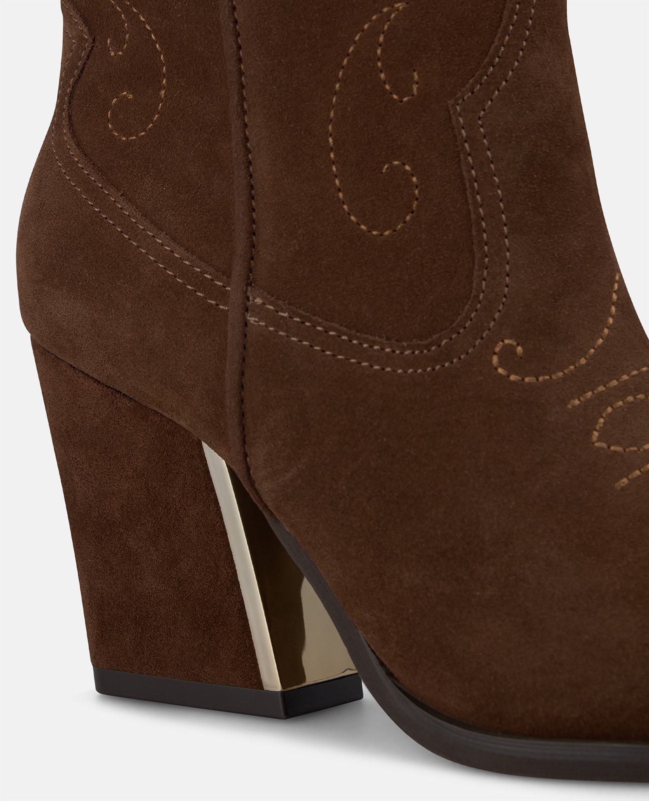 Botines cowboy de mujer en ante con detalles bordados - Alma en Pena - Camel Camel-4