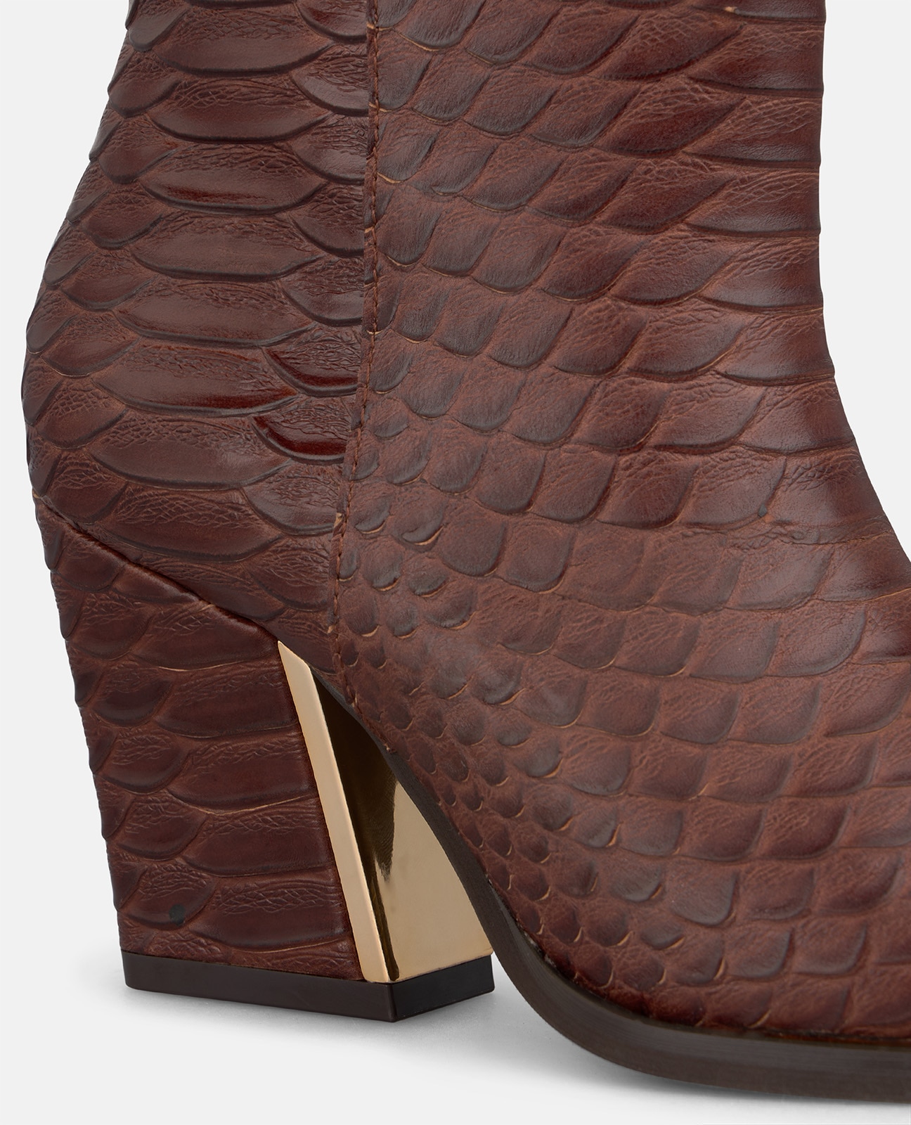 Botines básicos de mujer en piel texturizada con efecto serpiente - Alma en Pena - Camel Camel-4