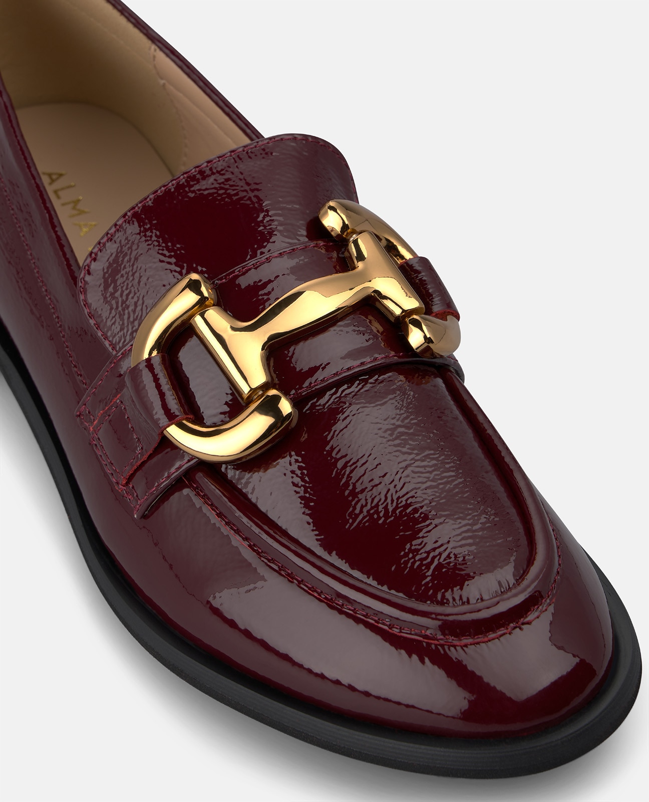 Mocasín plano de mujer en charol con adorno metálico - Alma en Pena - Burdeos Burdeos-4