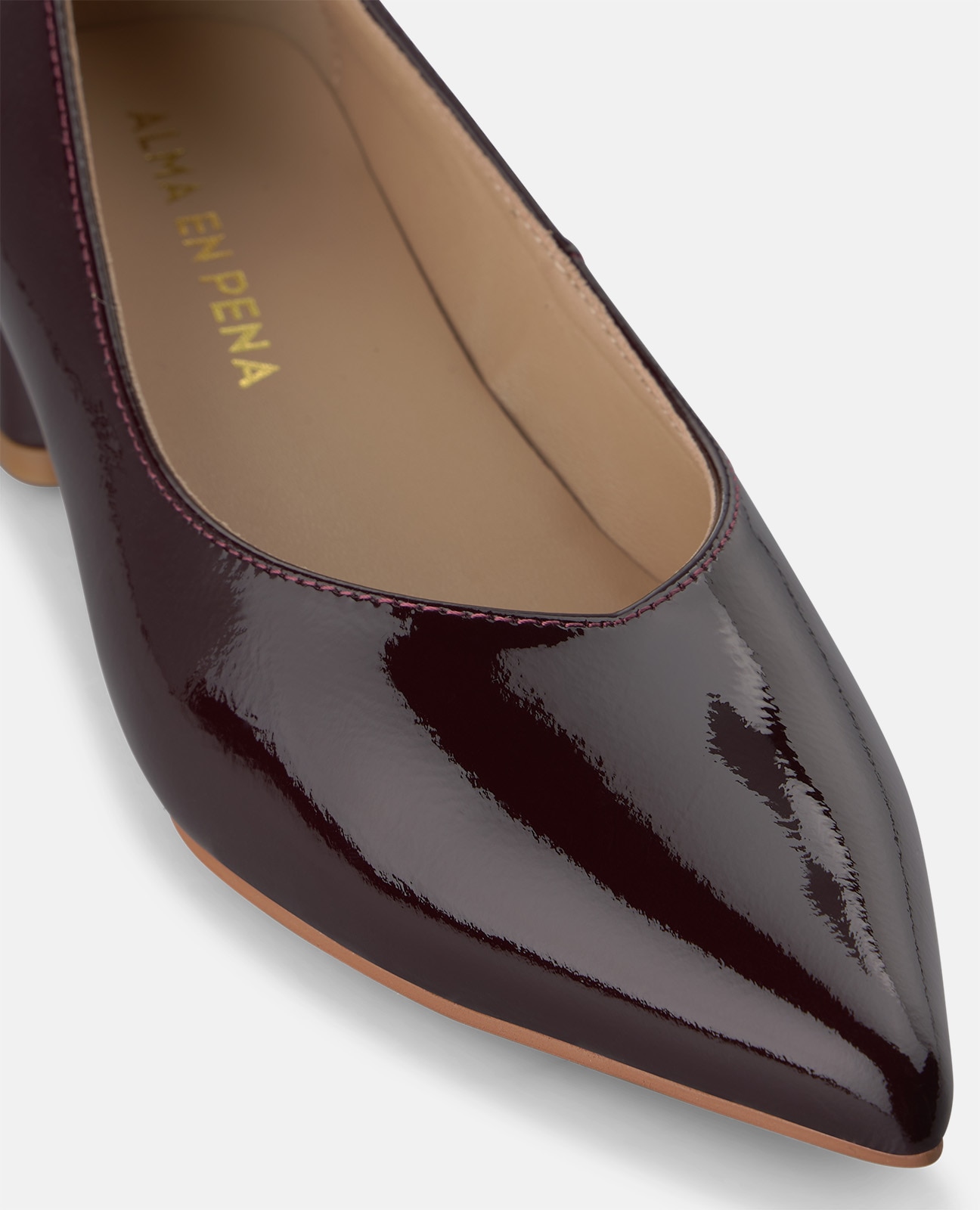 Zapatos de salón de mujer en charol con acabado en punta - Alma en Pena - Burdeos Burdeos-4